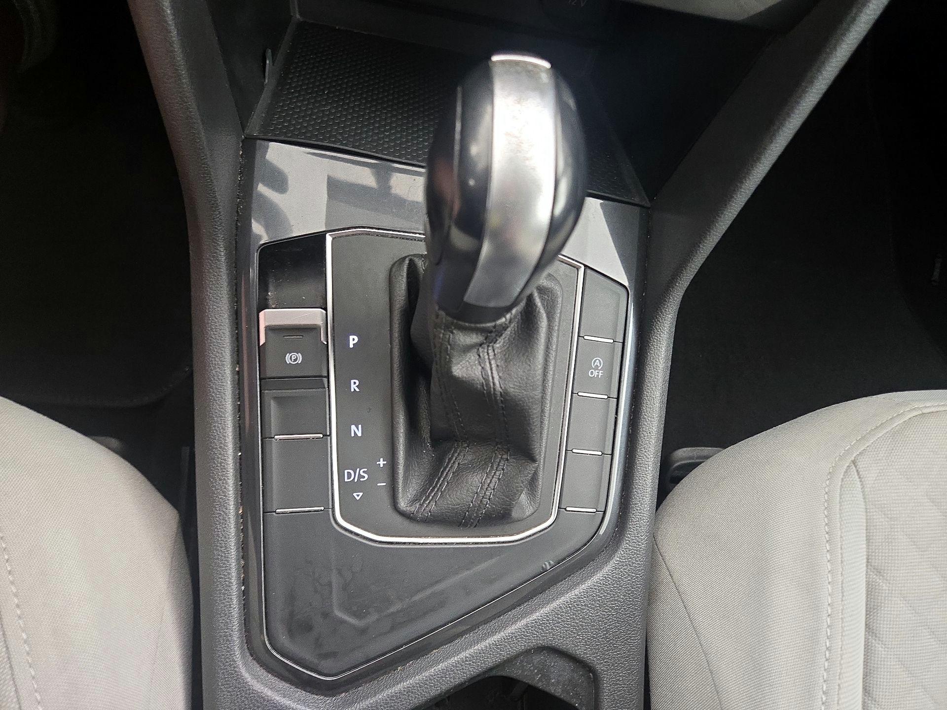 Thumbnail: 2020 Volkswagen Tiguan - 17