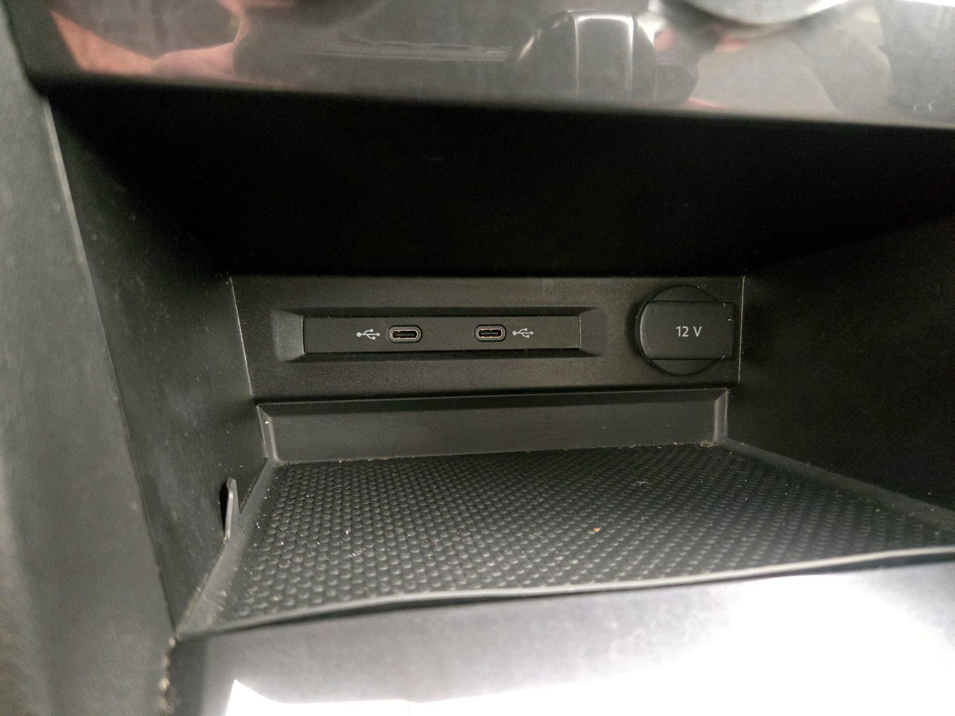 Thumbnail: 2020 Volkswagen Tiguan - 18