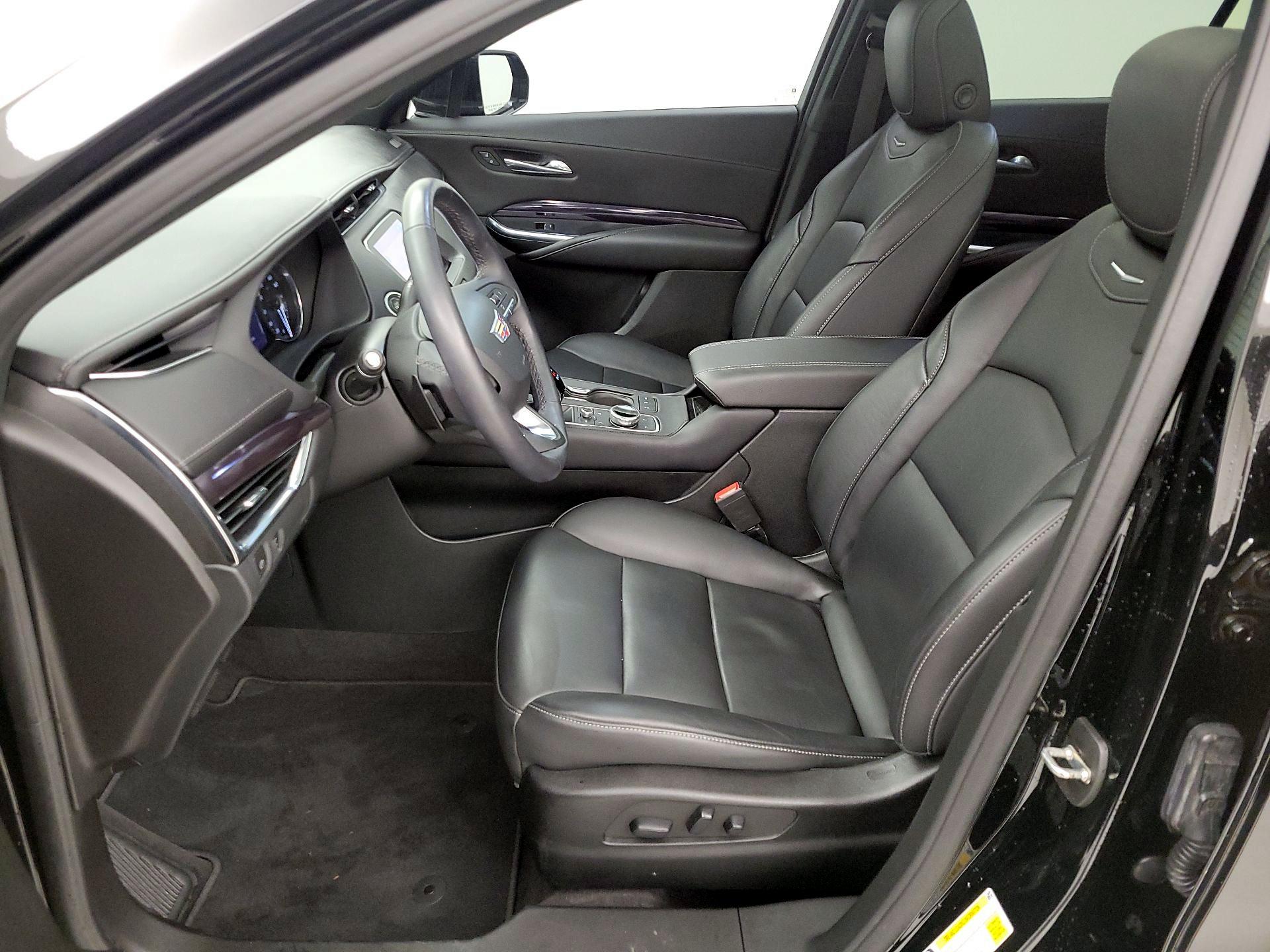 Thumbnail: 2022 Cadillac XT4 - 11