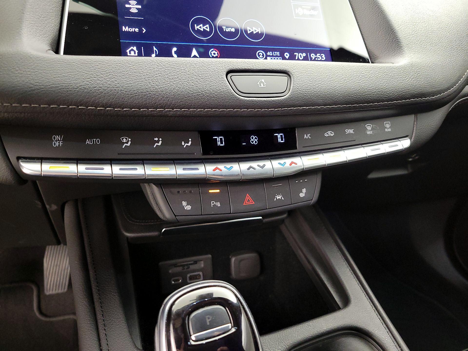 Thumbnail: 2022 Cadillac XT4 - 17