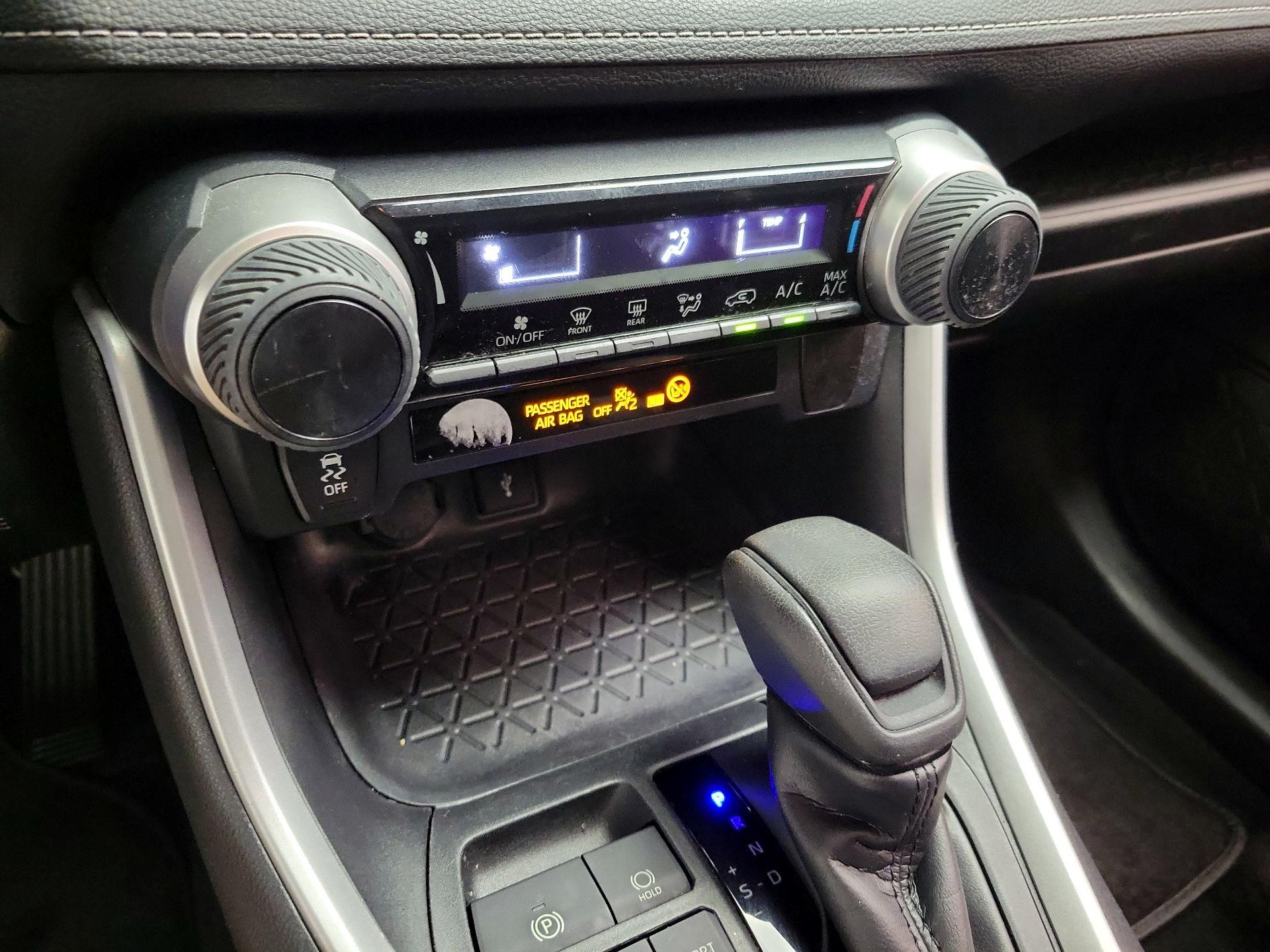 Thumbnail: 2020 Toyota RAV4 - 17