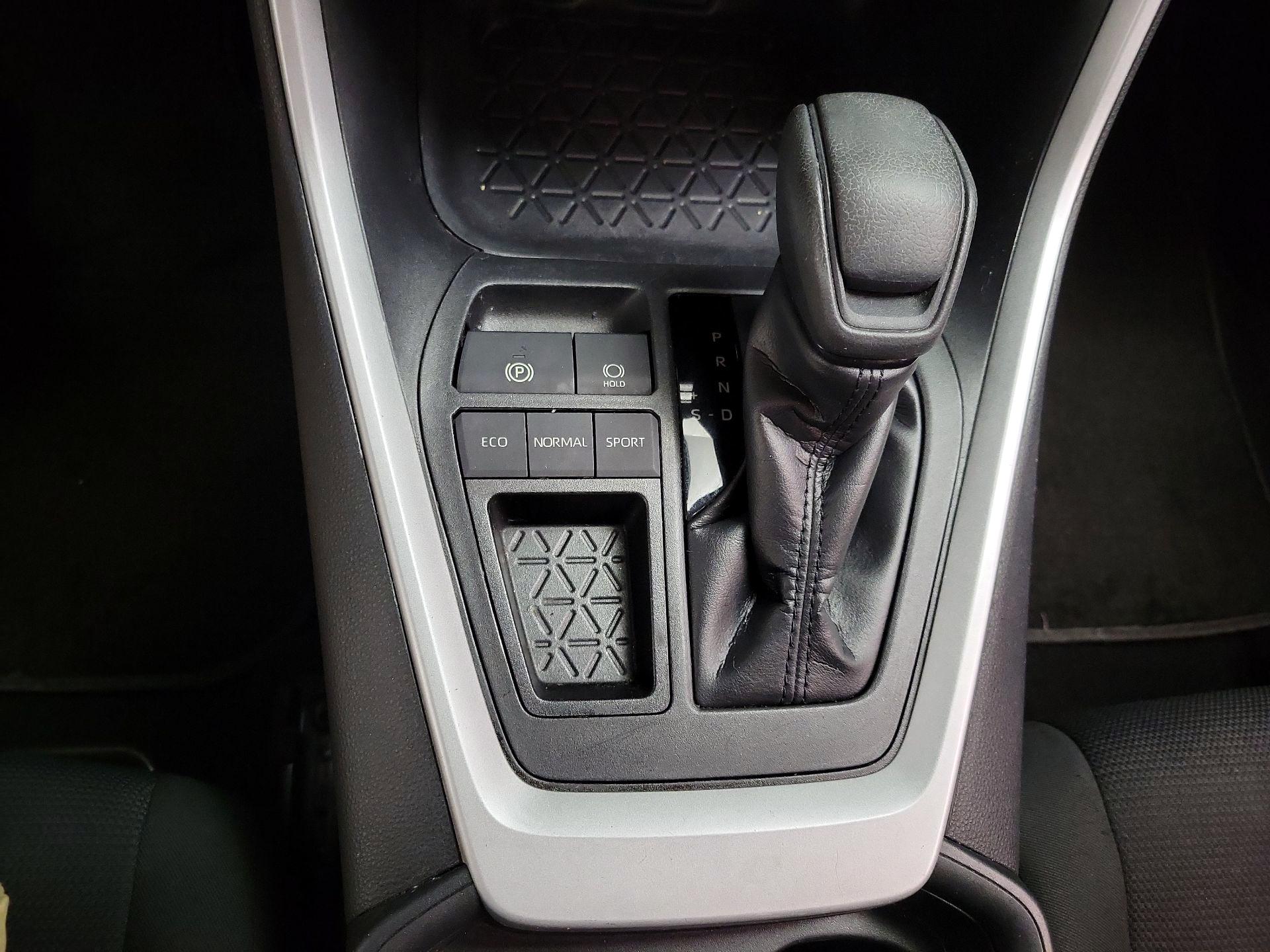 Thumbnail: 2020 Toyota RAV4 - 18