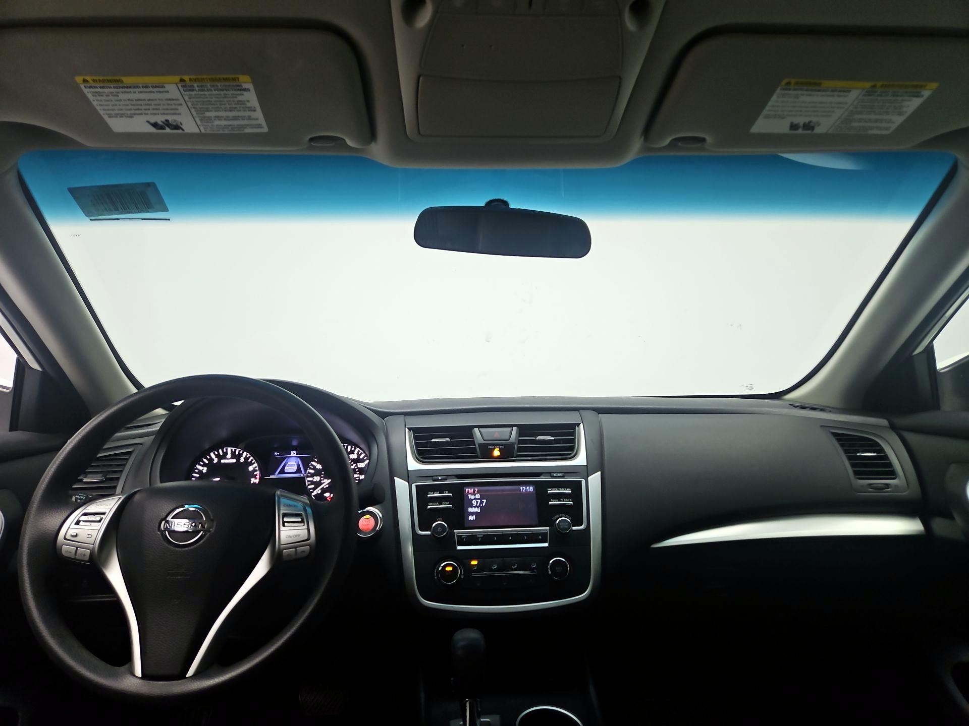 Thumbnail: 2016 Nissan Altima - 9