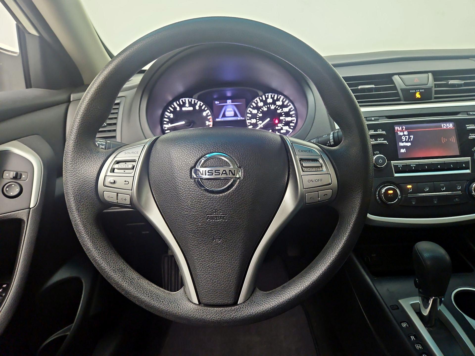 Thumbnail: 2016 Nissan Altima - 10