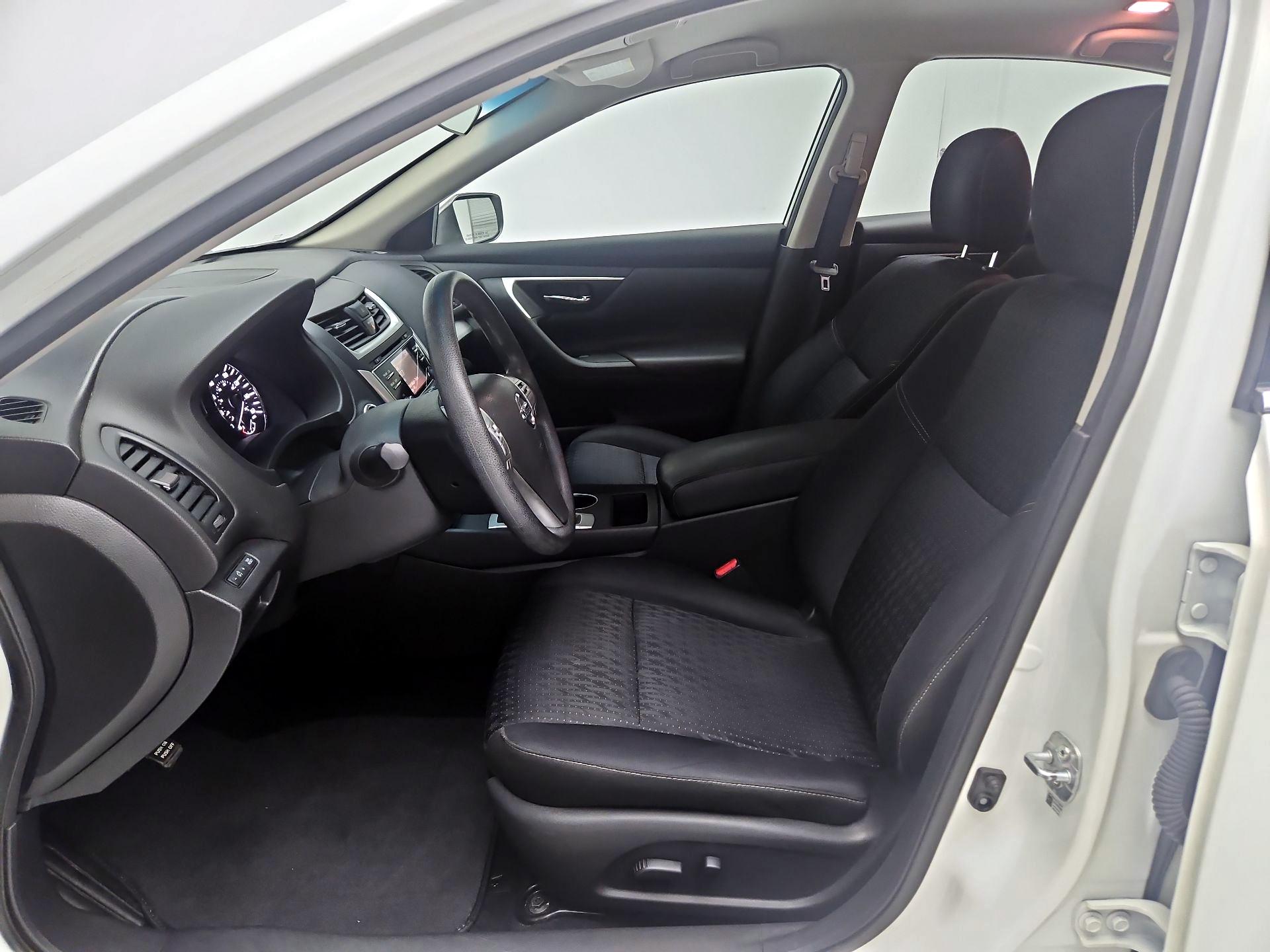 Thumbnail: 2016 Nissan Altima - 11