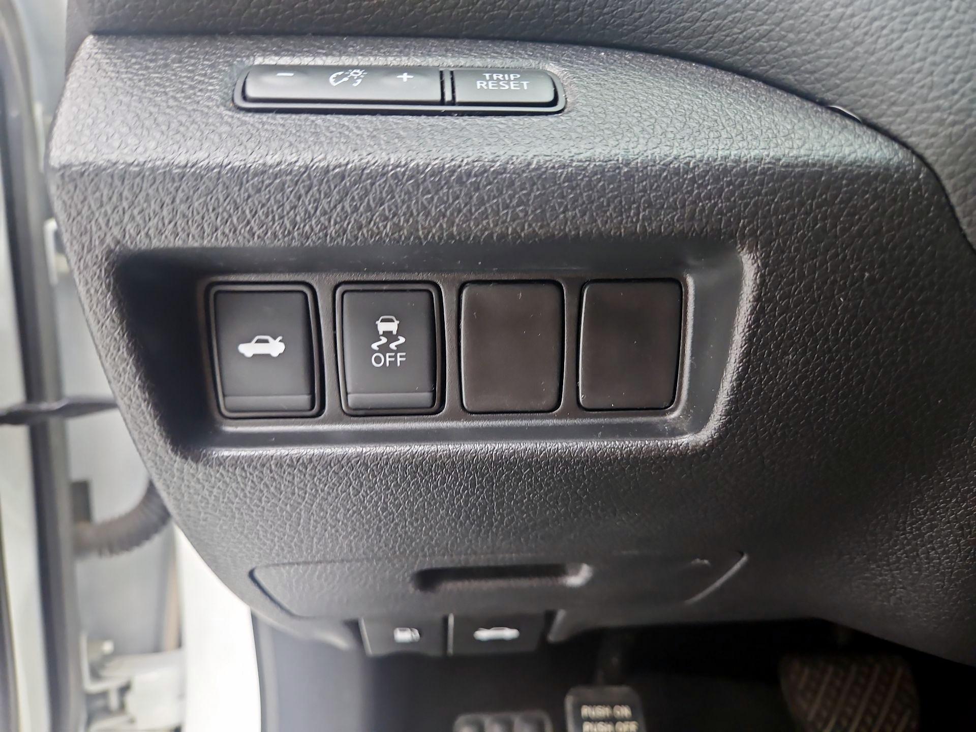 Thumbnail: 2016 Nissan Altima - 13