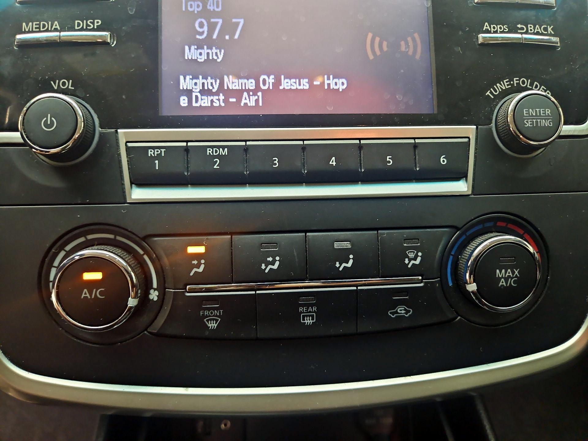 Thumbnail: 2016 Nissan Altima - 16