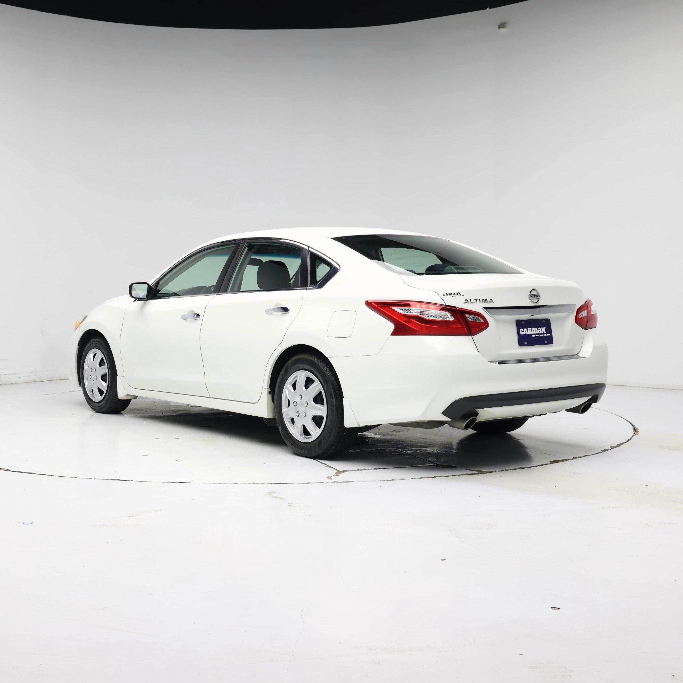 Thumbnail: 2016 Nissan Altima - 2