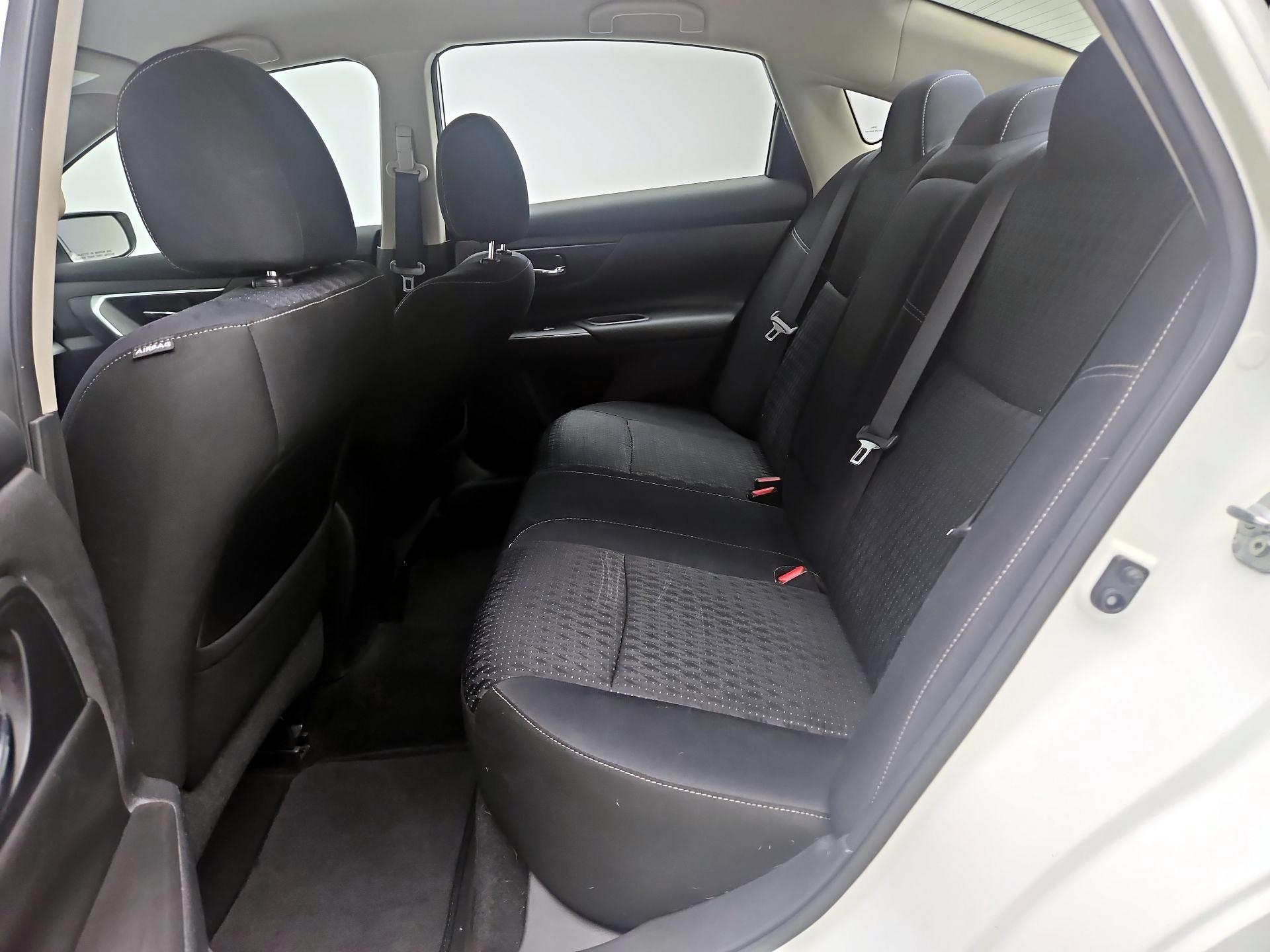 Thumbnail: 2016 Nissan Altima - 19