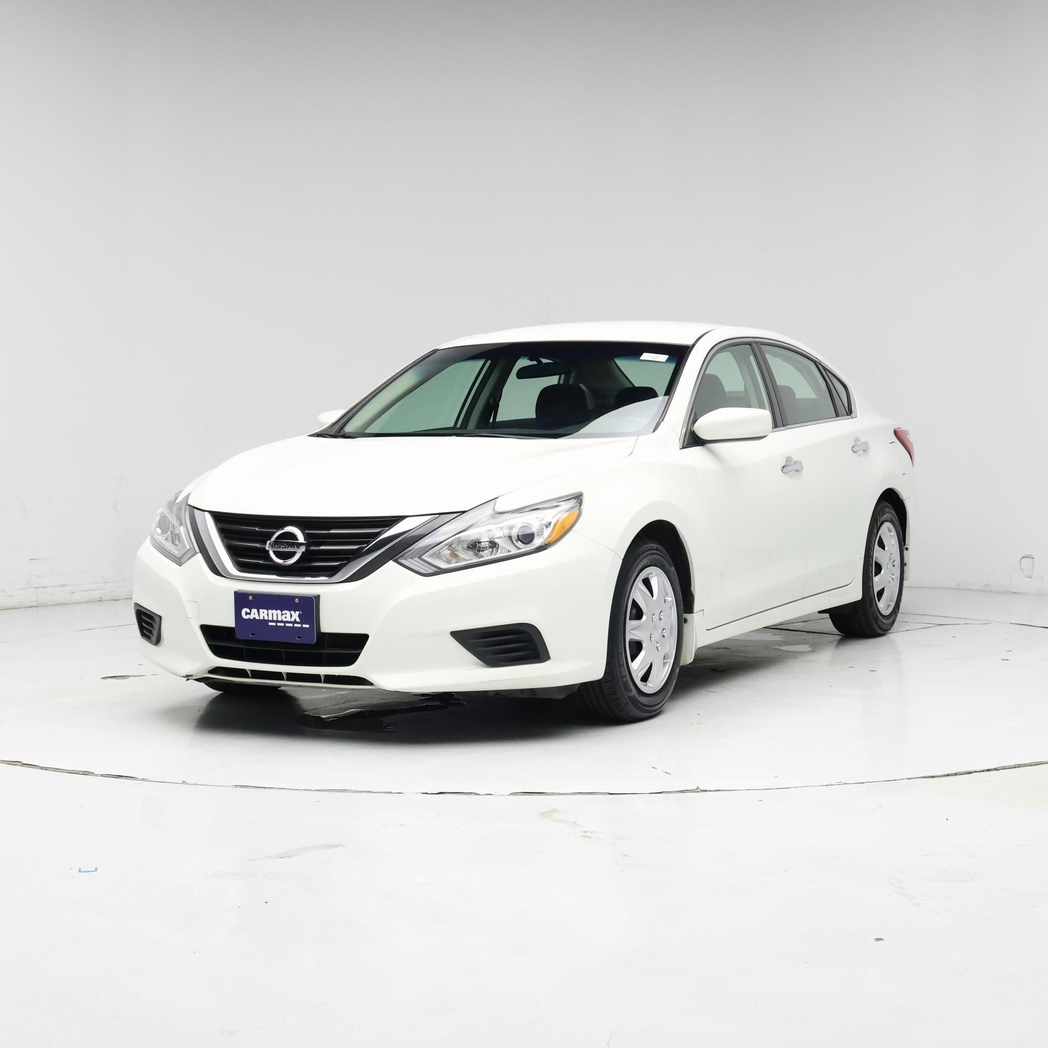 Thumbnail: 2016 Nissan Altima - 4