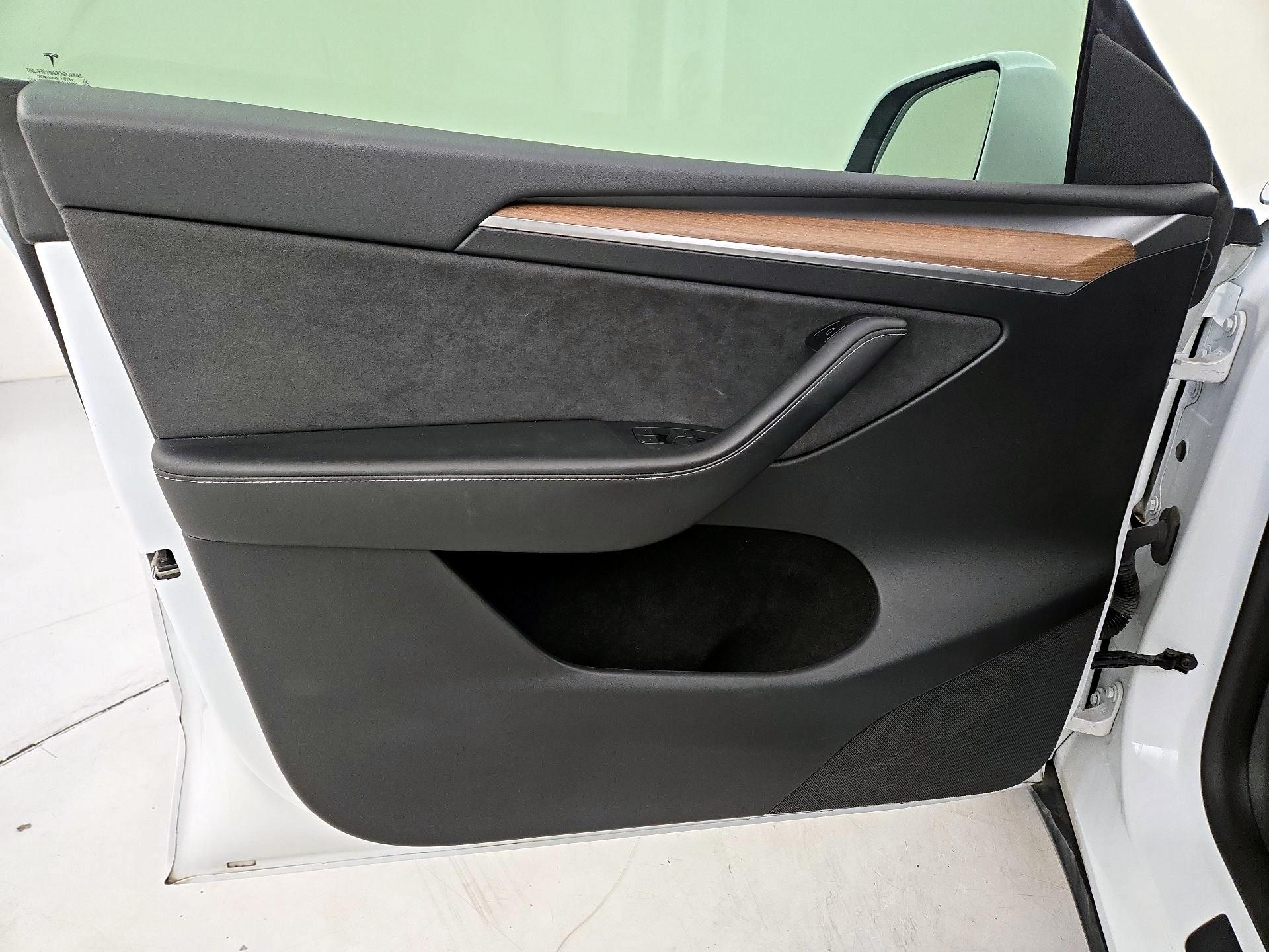 Thumbnail: 2023 Tesla Model Y - 12