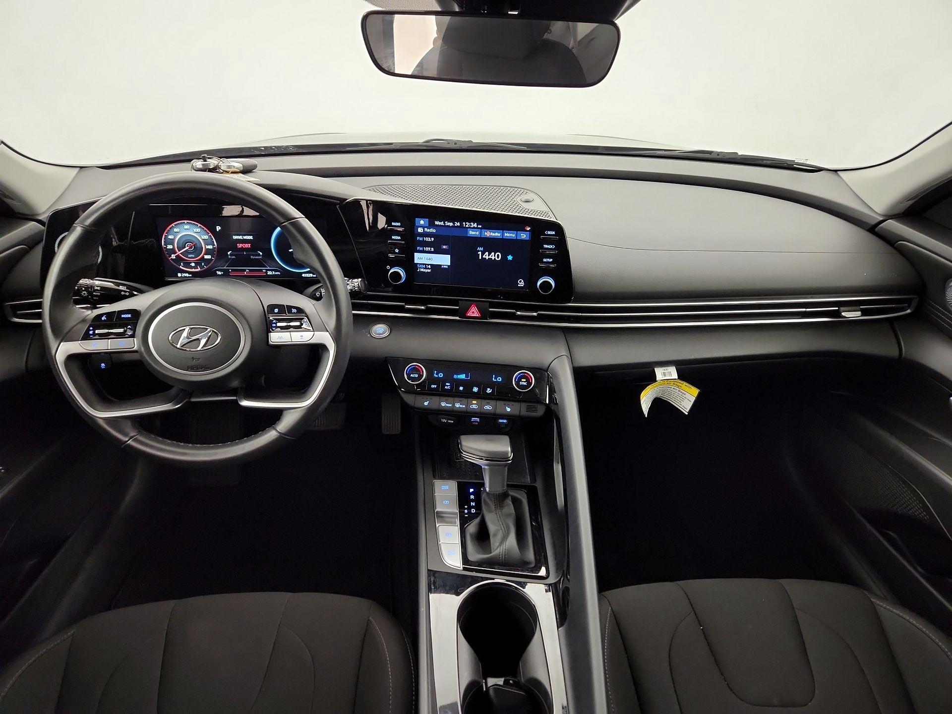 Thumbnail: 2022 Hyundai Elantra - 9