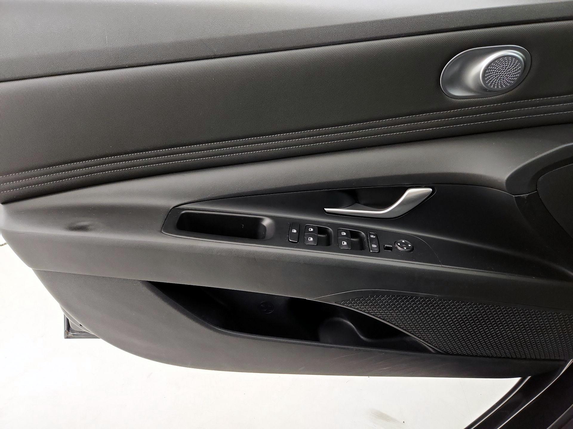Thumbnail: 2022 Hyundai Elantra - 12