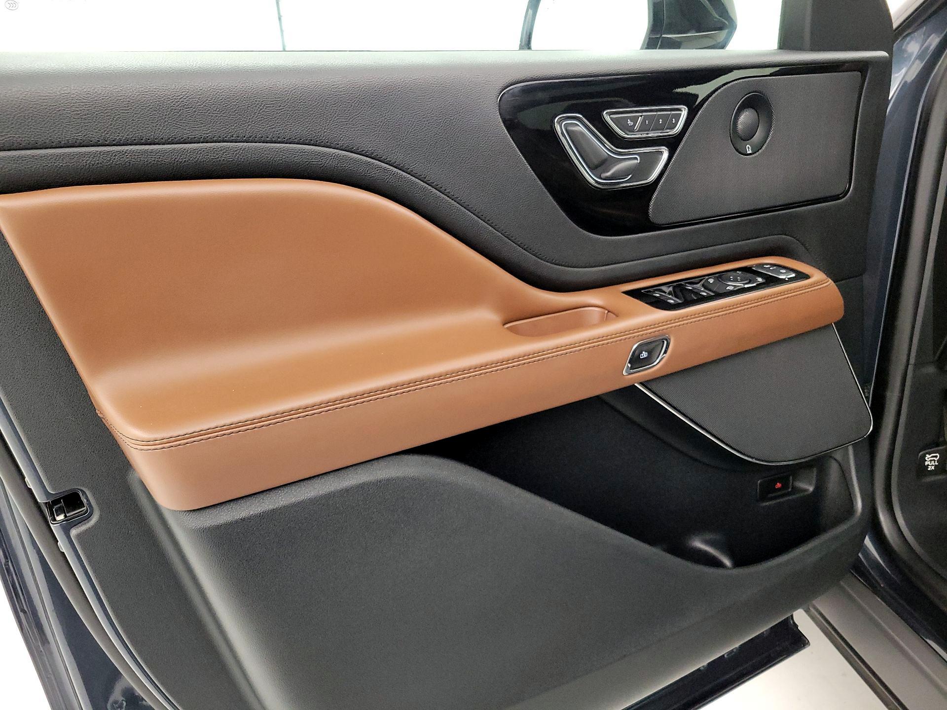 Thumbnail: 2021 Lincoln Aviator - 12