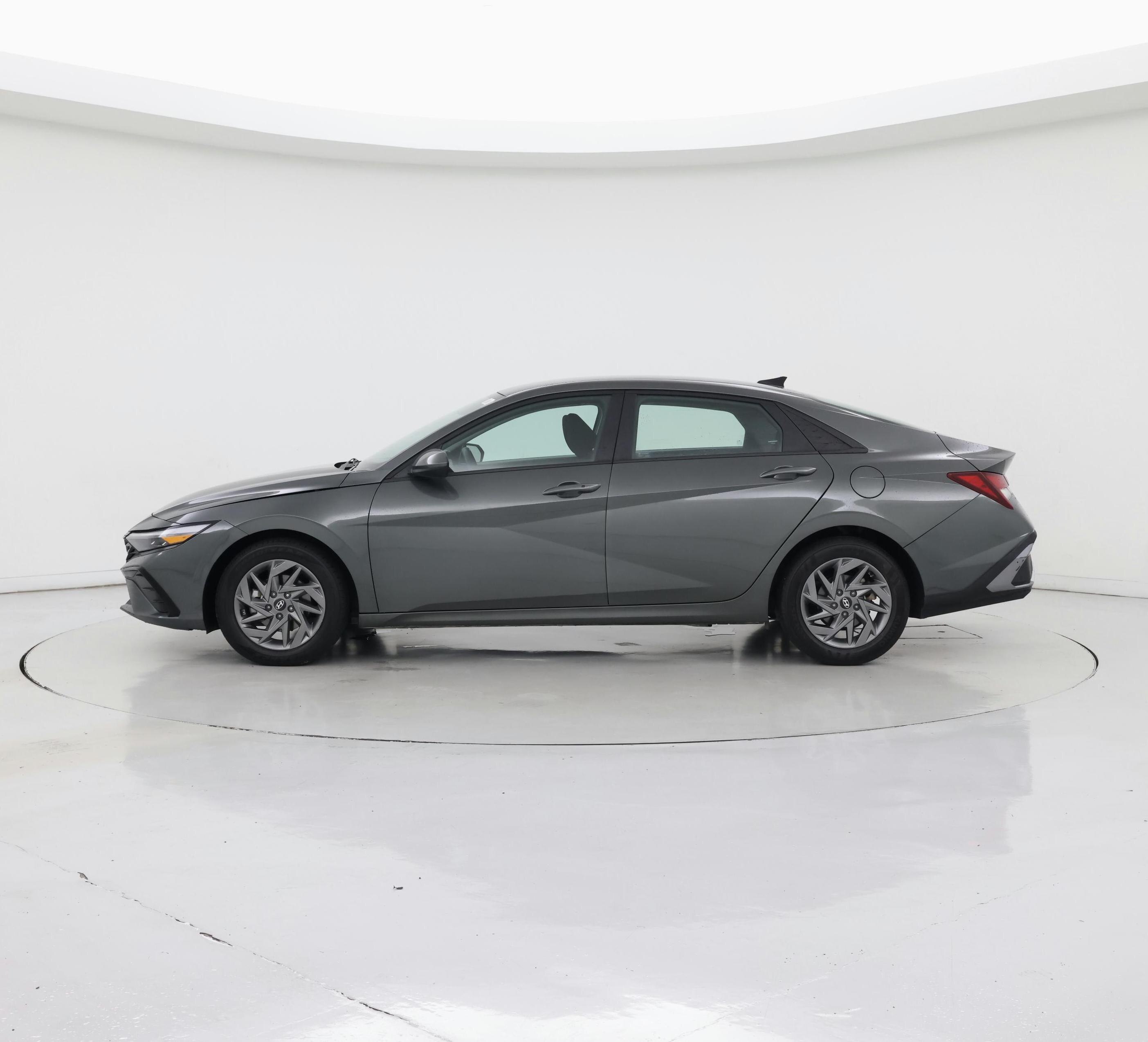 Thumbnail: 2024 Hyundai Elantra - 3