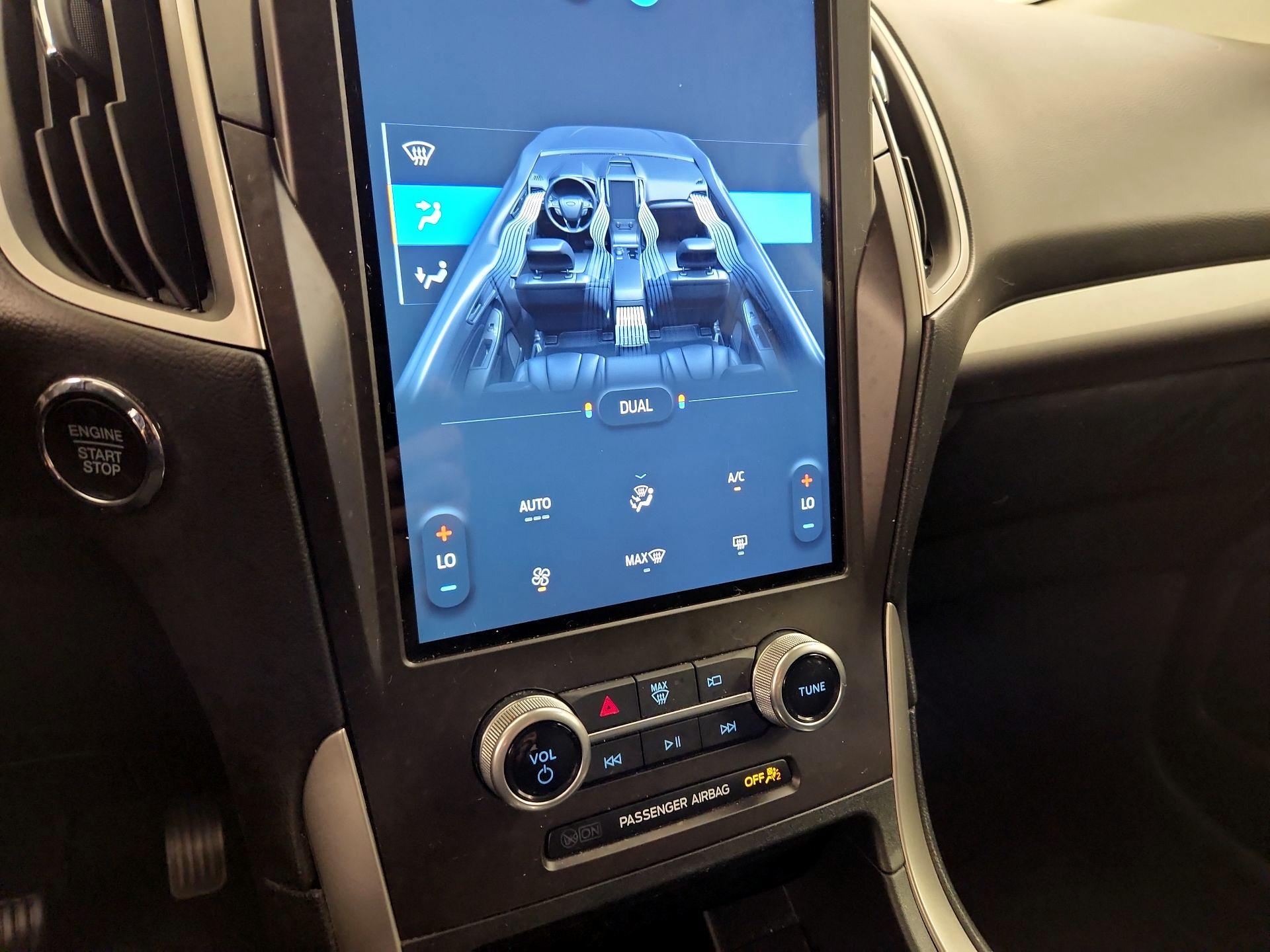 Thumbnail: 2021 Ford Edge - 16