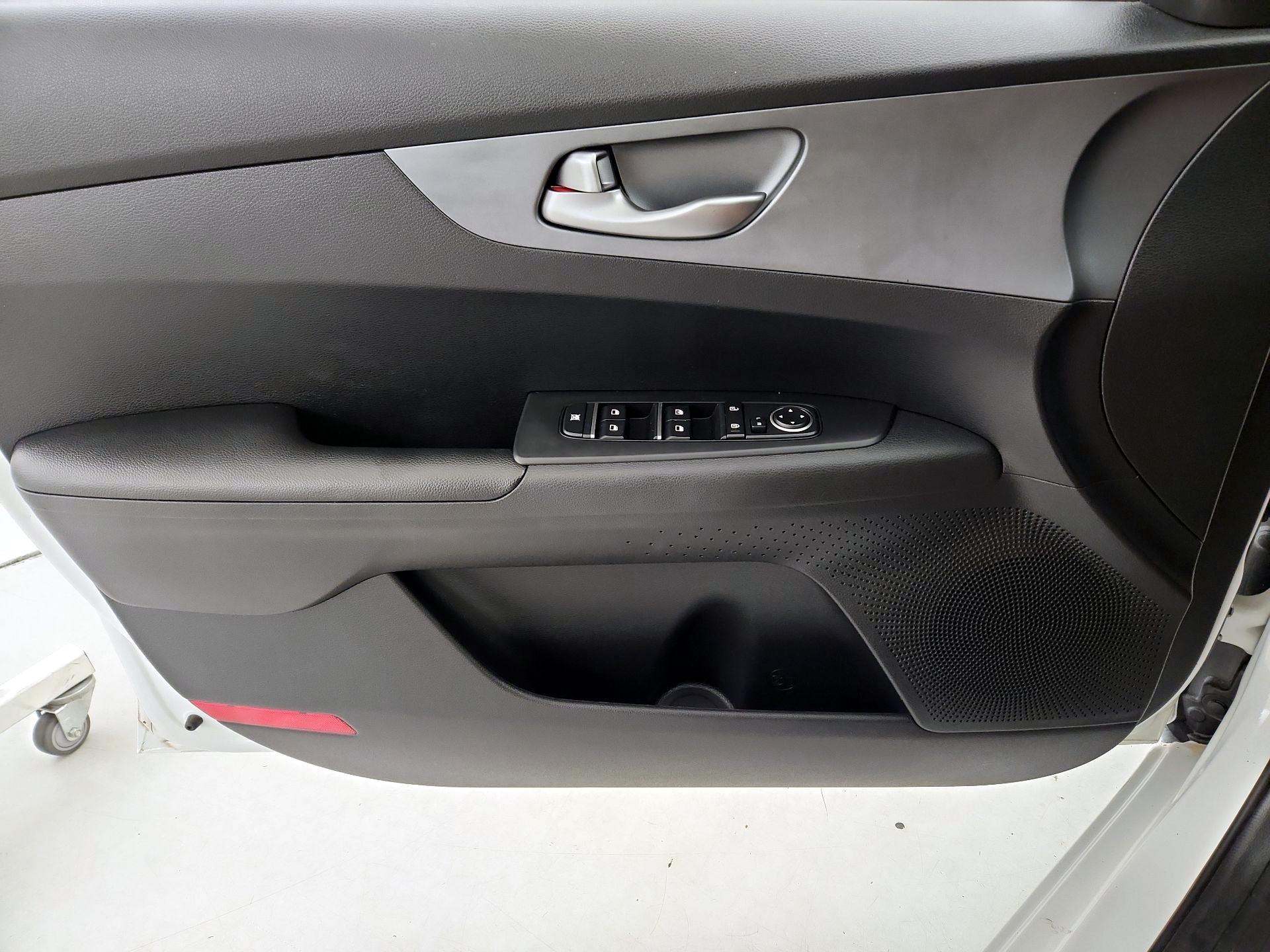 Thumbnail: 2021 Kia Forte - 12