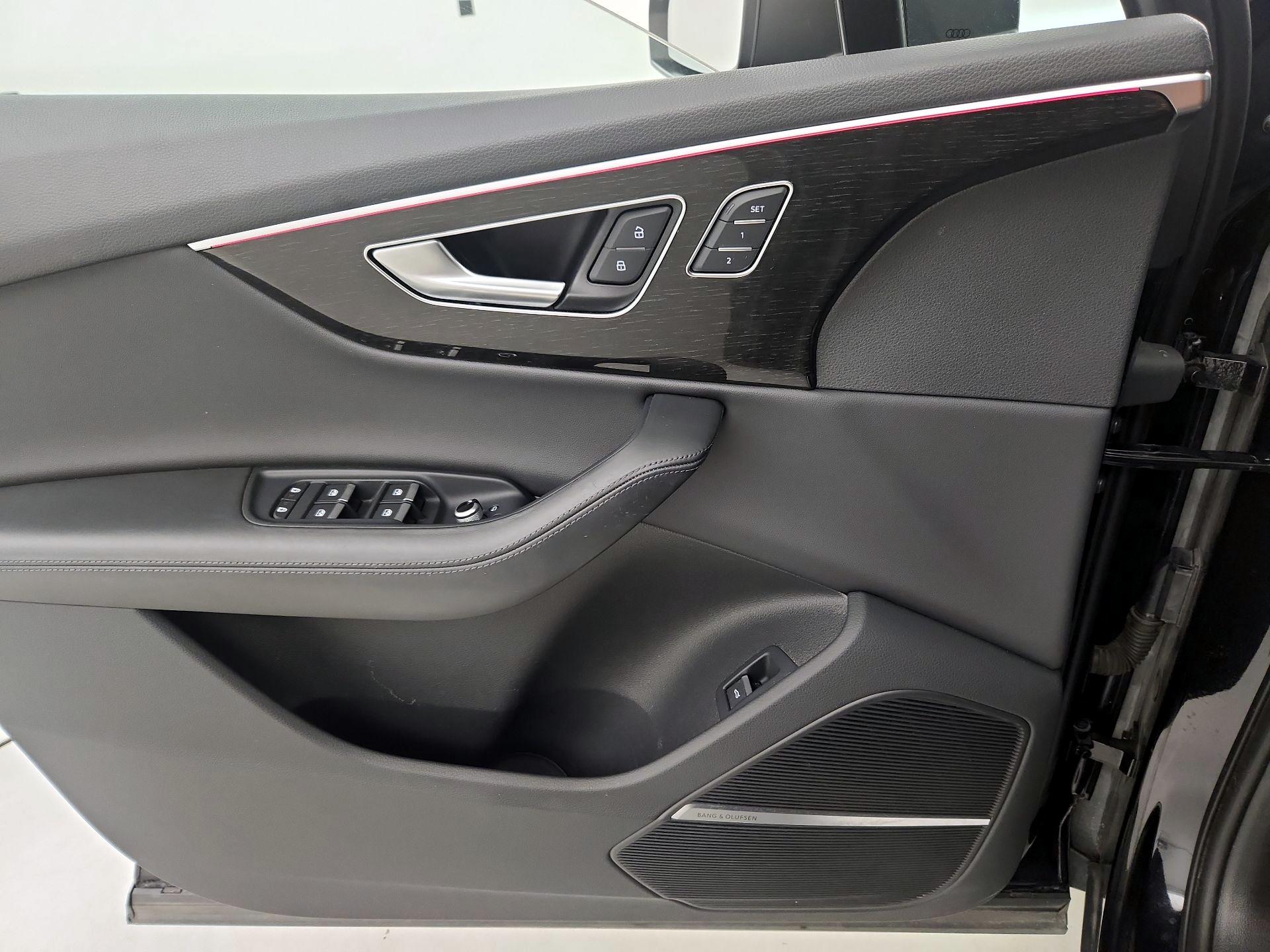 Thumbnail: 2021 Audi Q7 - 12