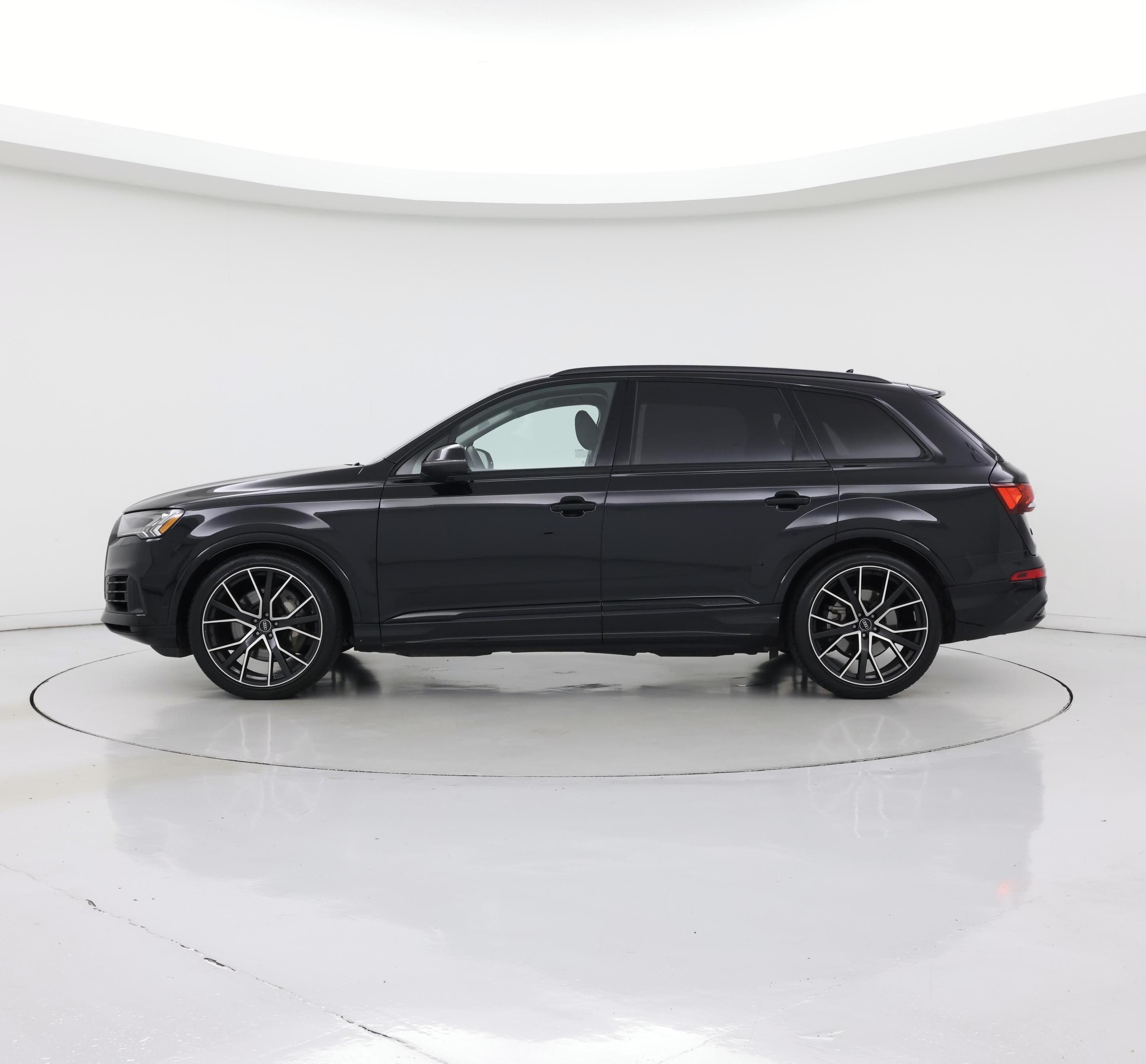 Thumbnail: 2021 Audi Q7 - 3