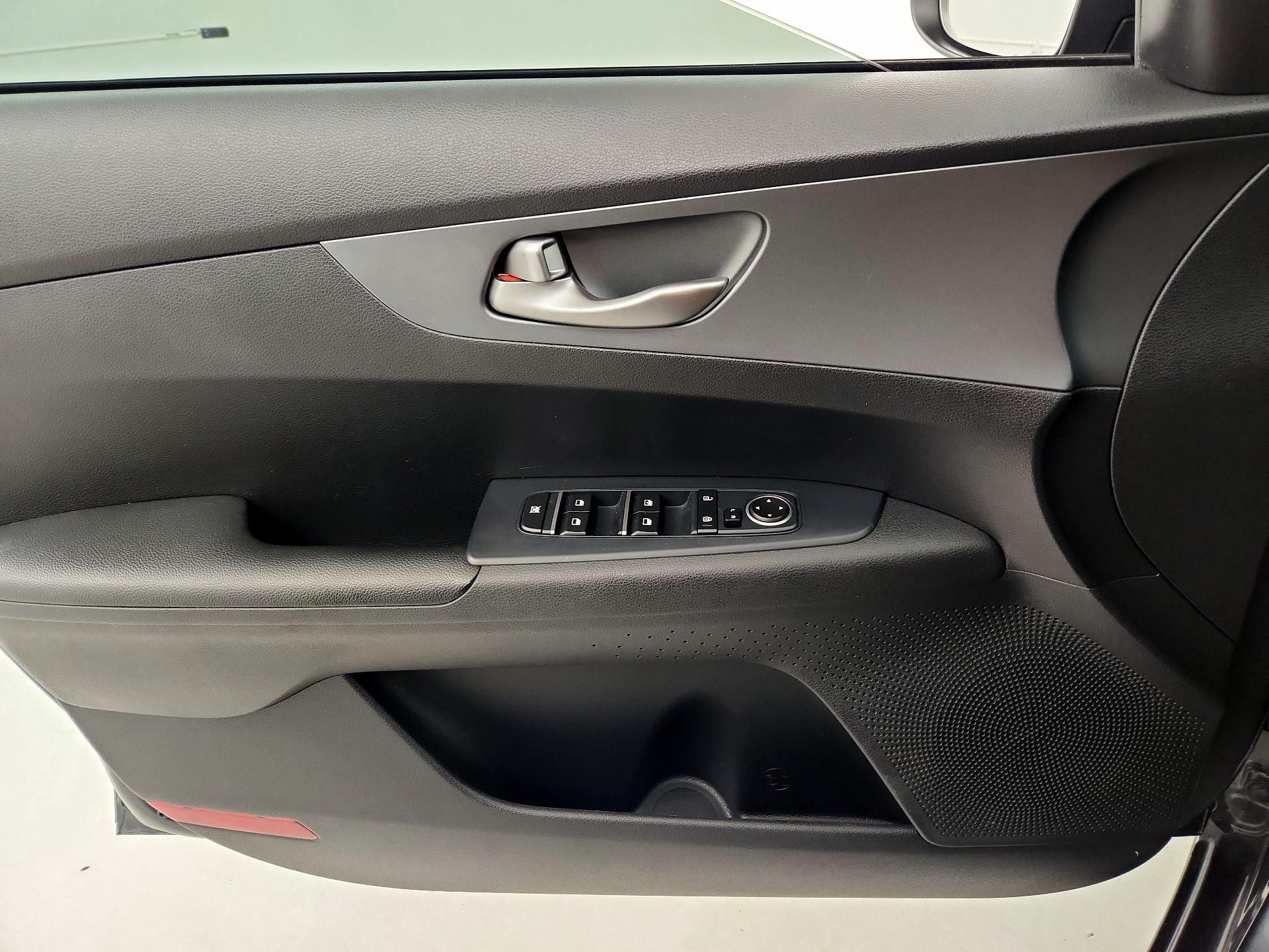 Thumbnail: 2020 Kia Forte - 12
