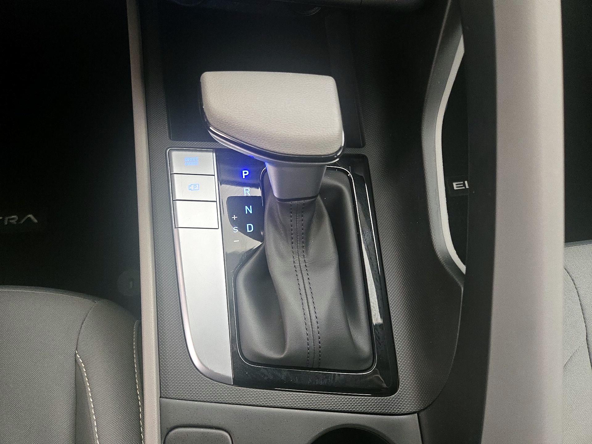 Thumbnail: 2023 Hyundai Elantra - 17