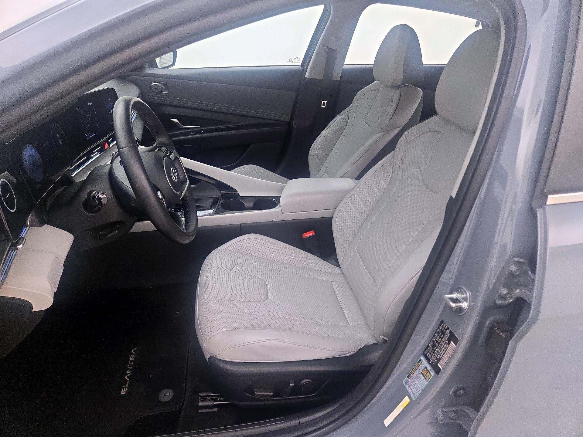 Thumbnail: 2022 Hyundai Elantra - 11