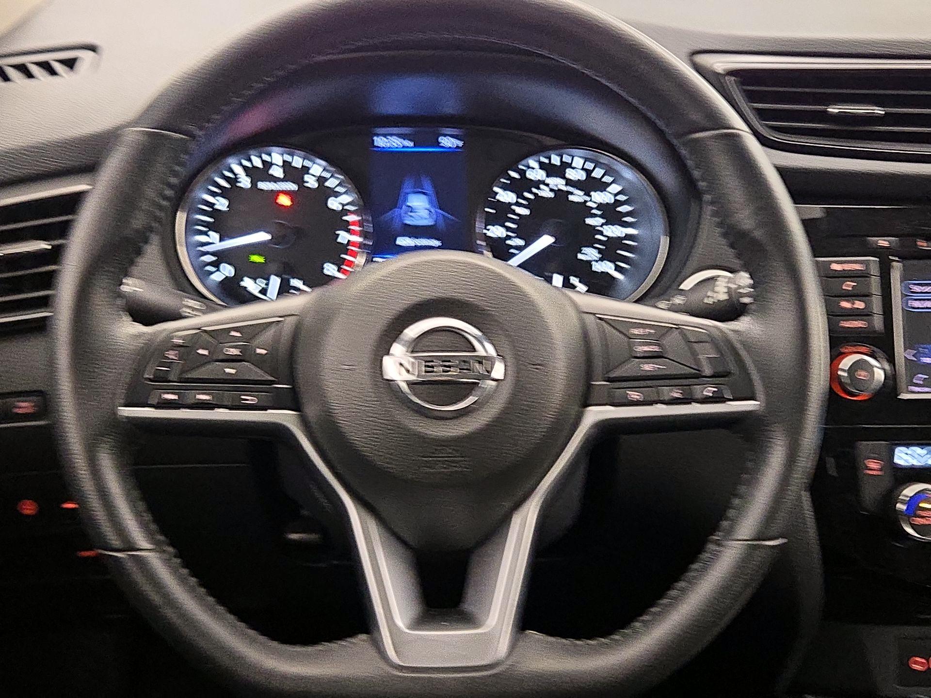 Thumbnail: 2020 Nissan Rogue - 10