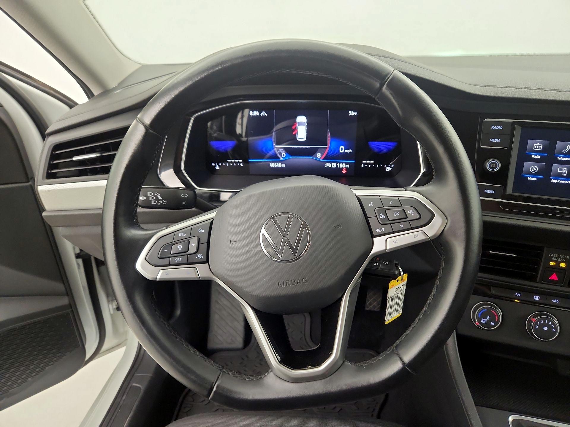 Thumbnail: 2023 Volkswagen Jetta - 10