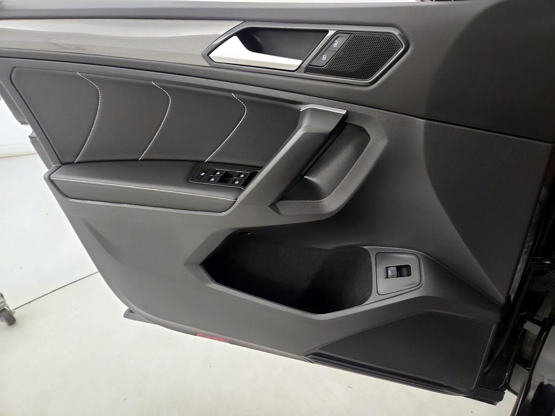 Thumbnail: 2024 Volkswagen Tiguan - 12