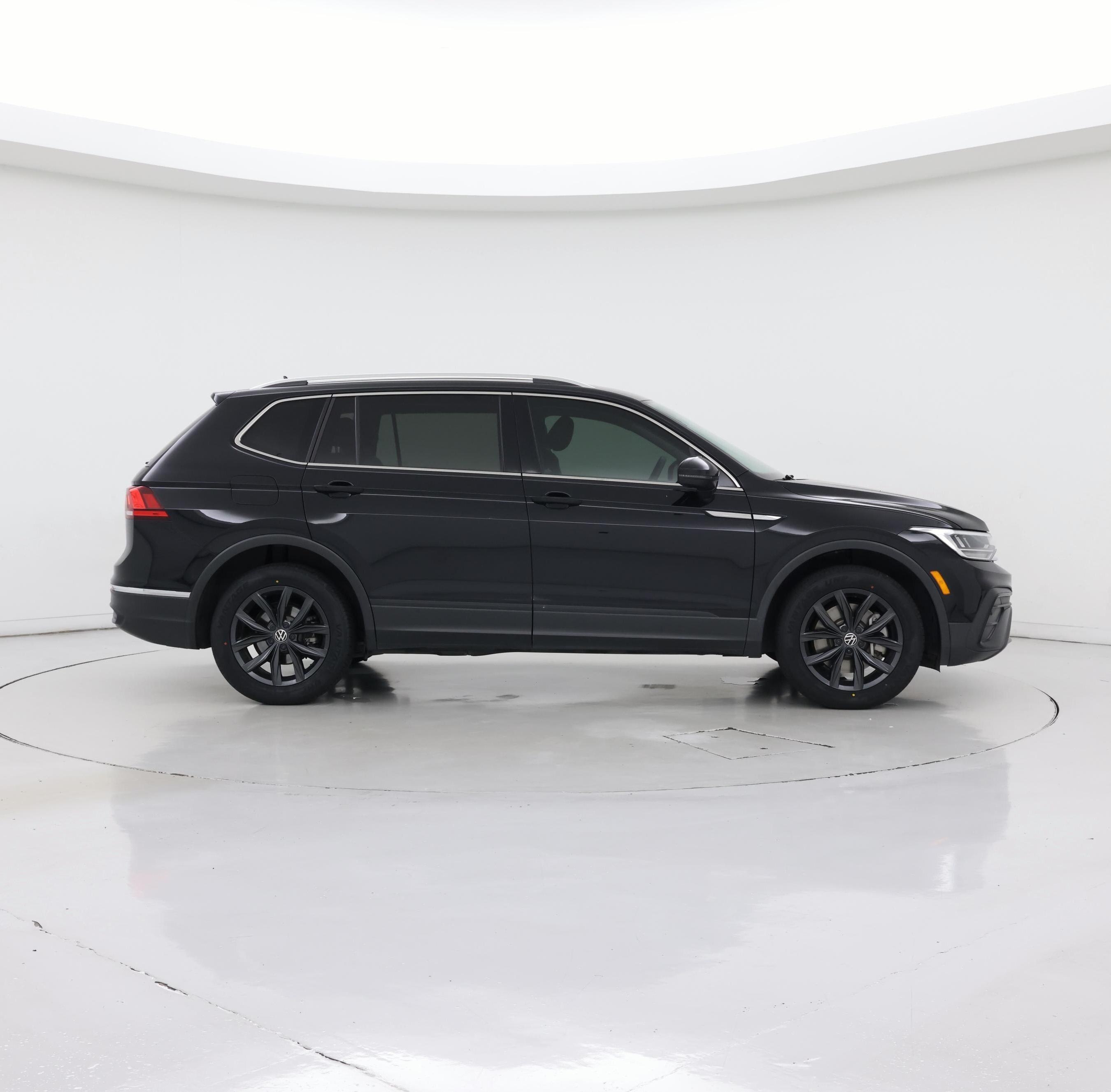 Thumbnail: 2024 Volkswagen Tiguan - 7