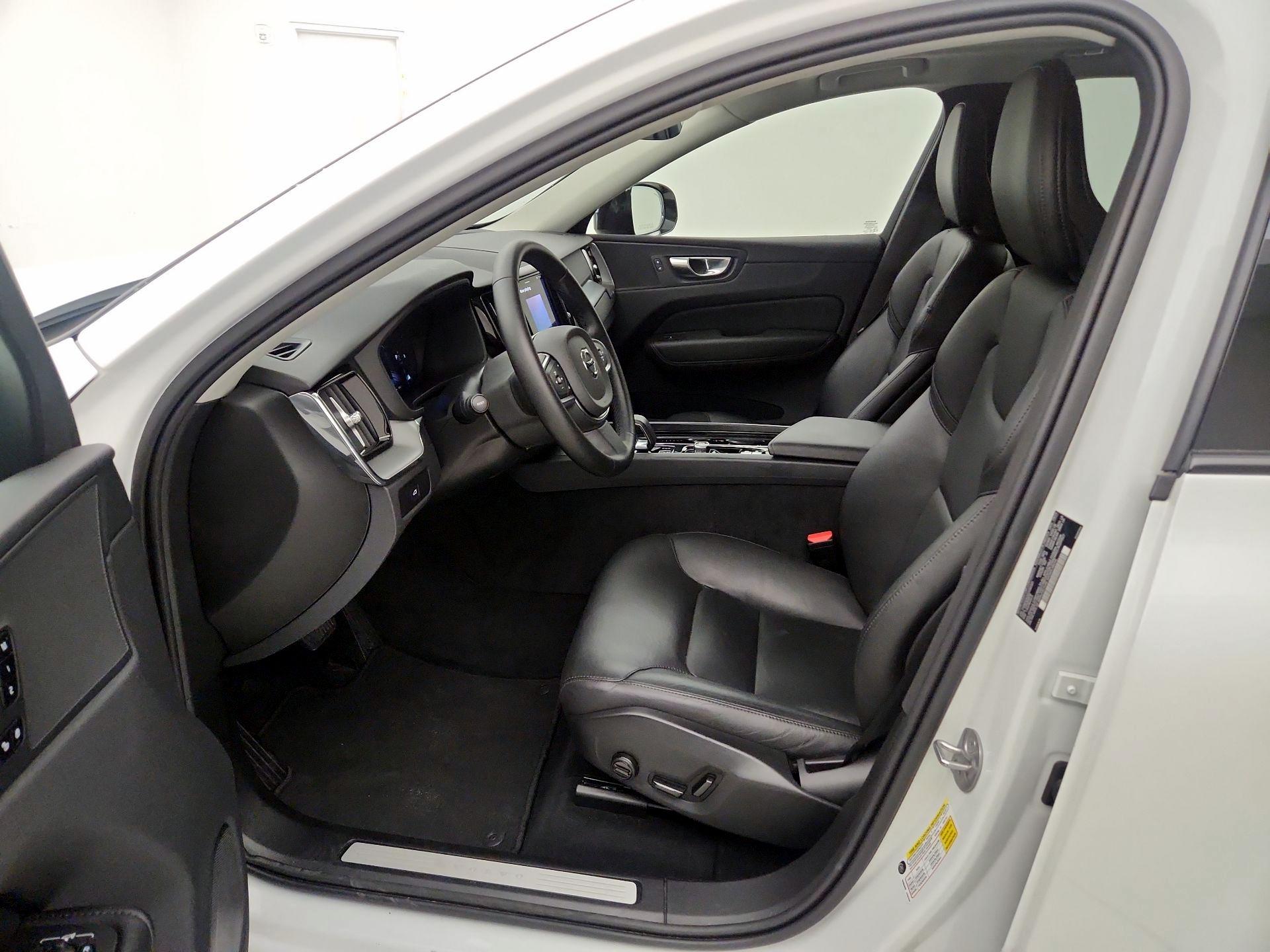 Thumbnail: 2025 Volvo XC60 - 9