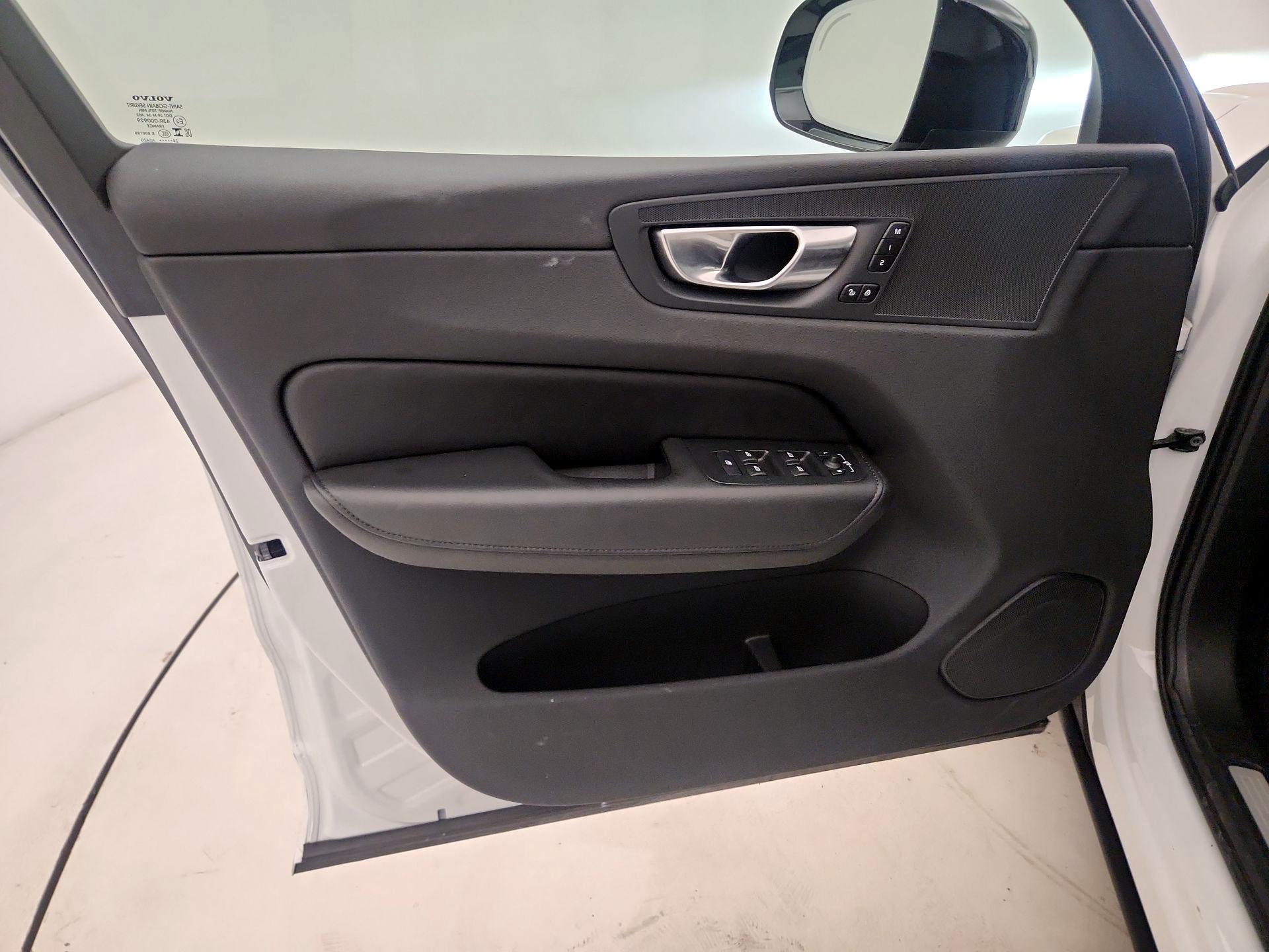 Thumbnail: 2025 Volvo XC60 - 10