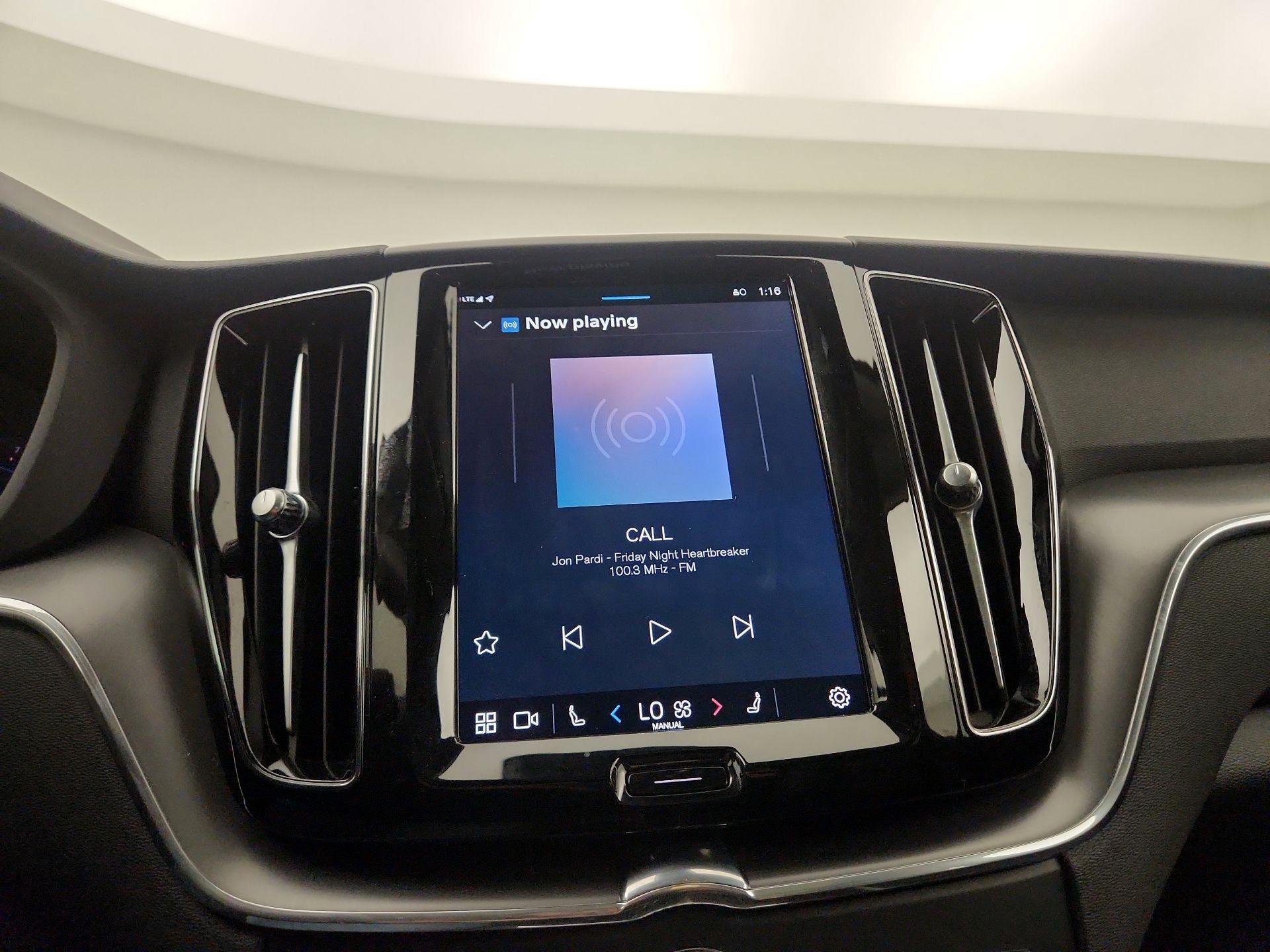 Thumbnail: 2025 Volvo XC60 - 11
