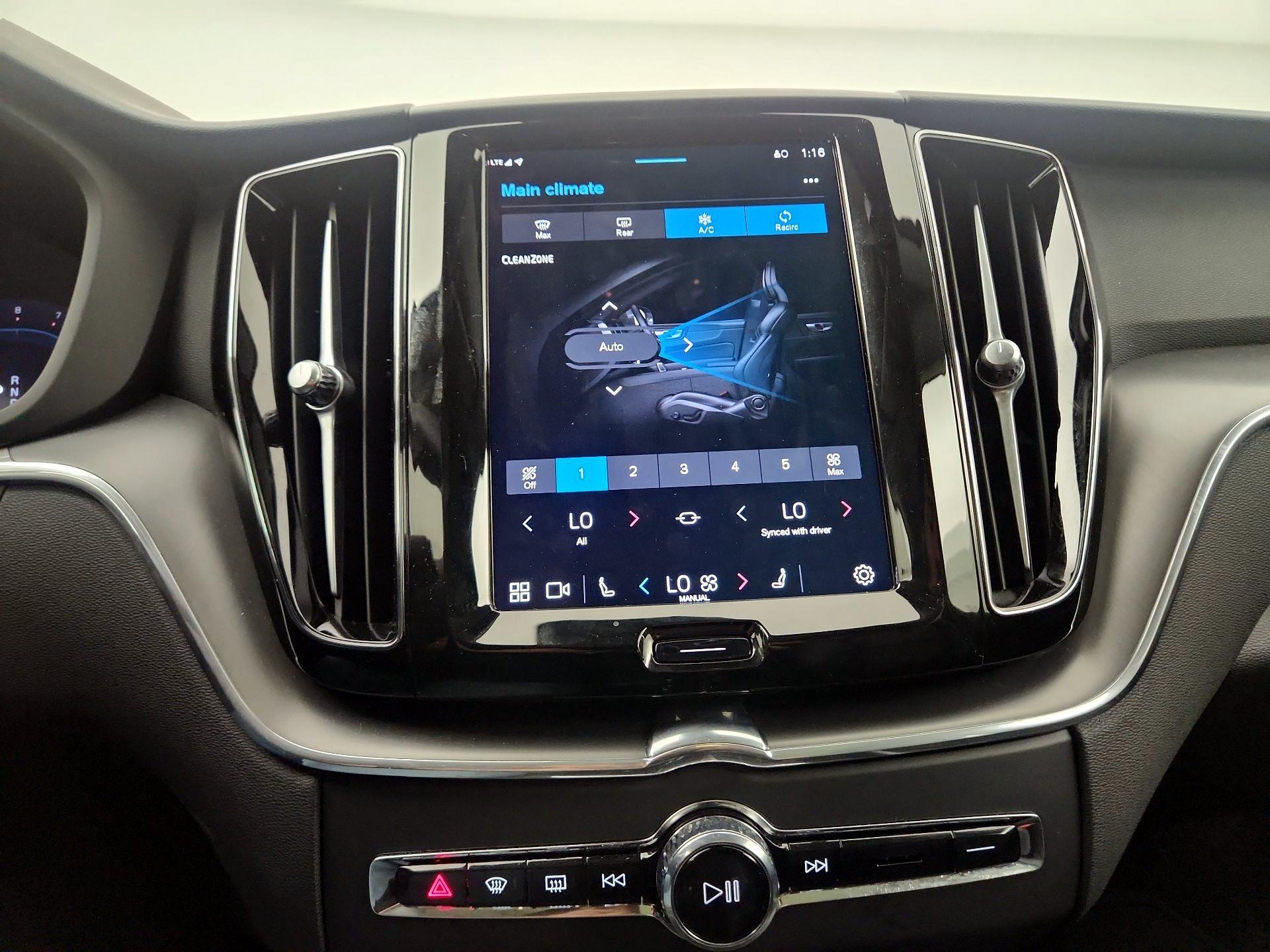 Thumbnail: 2025 Volvo XC60 - 12