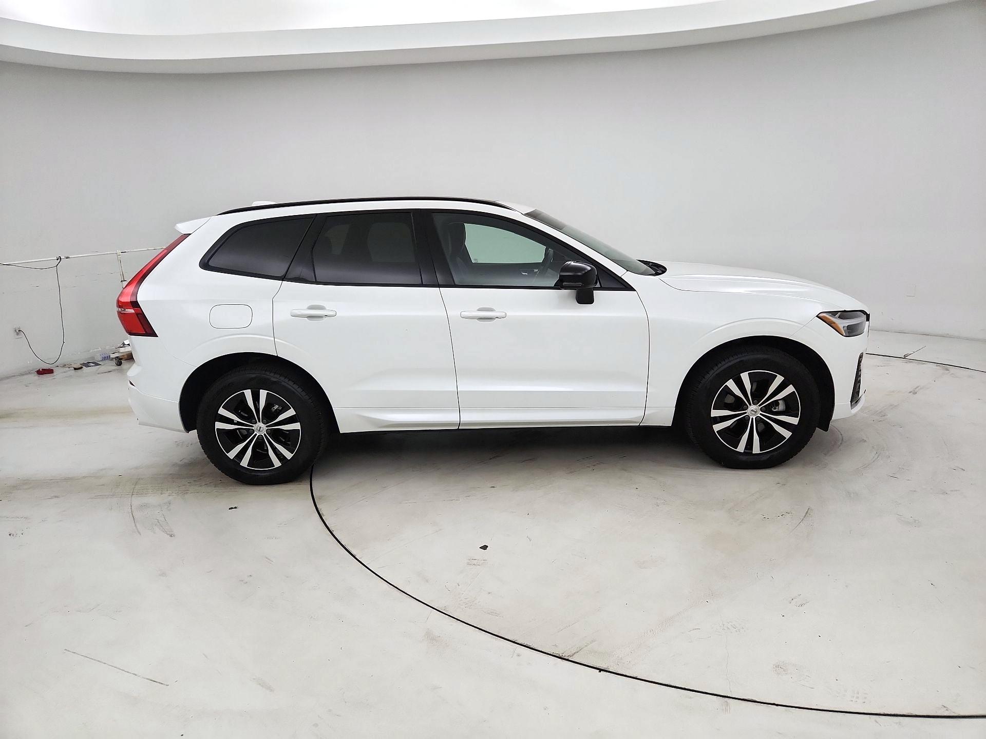 Thumbnail: 2025 Volvo XC60 - 4