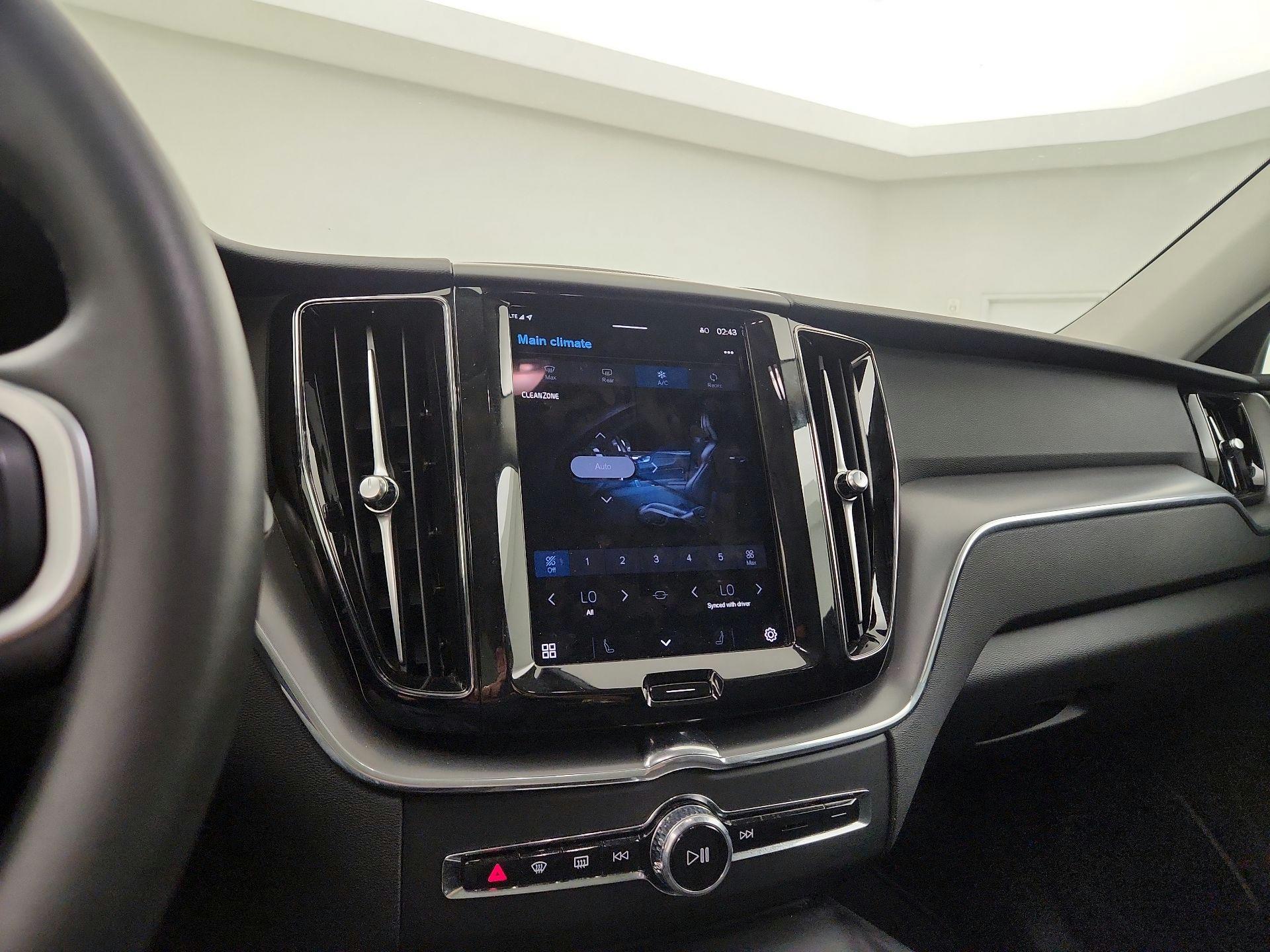 Thumbnail: 2025 Volvo XC60 - 11