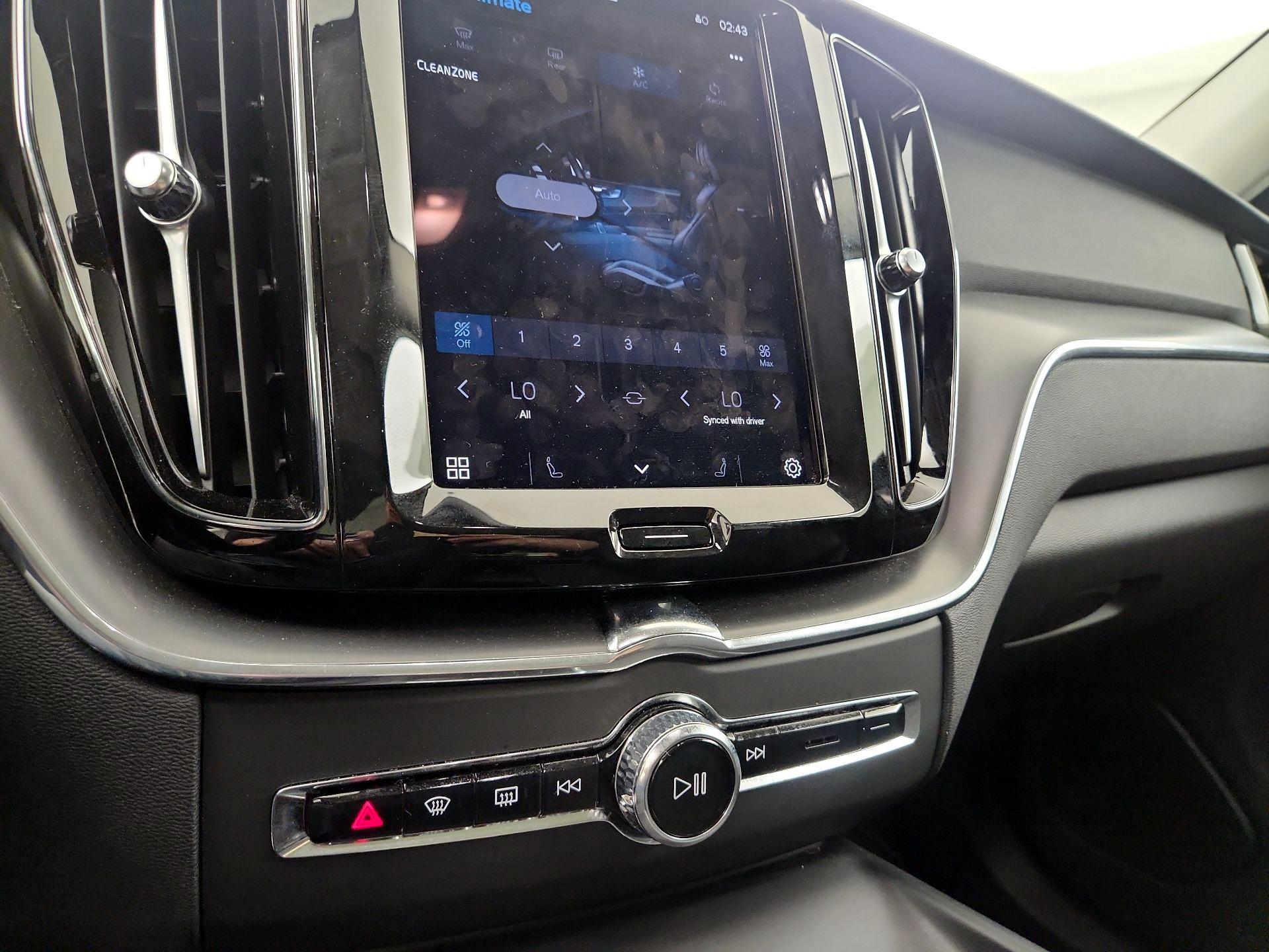 Thumbnail: 2025 Volvo XC60 - 12