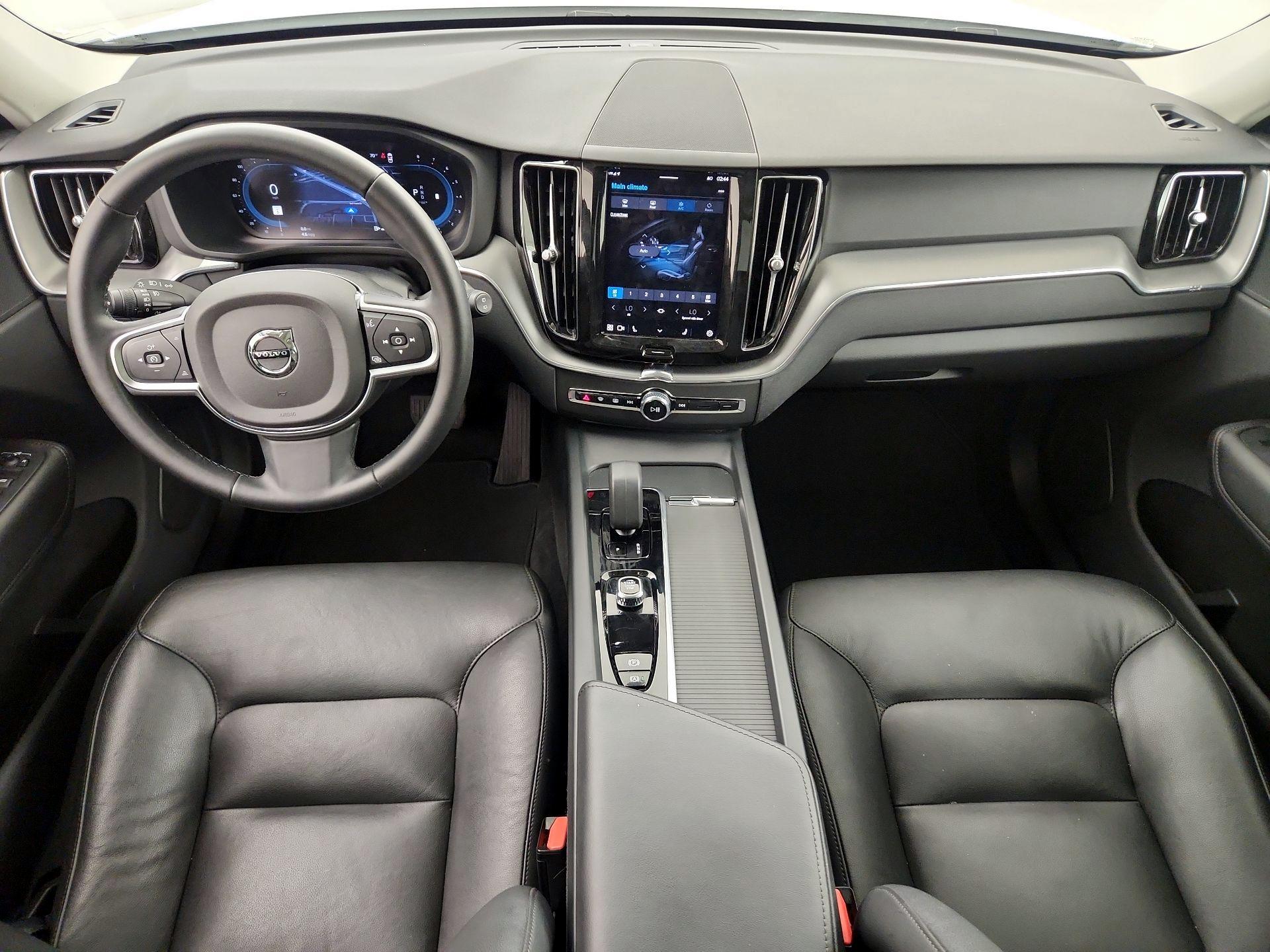 Thumbnail: 2025 Volvo XC60 - 8