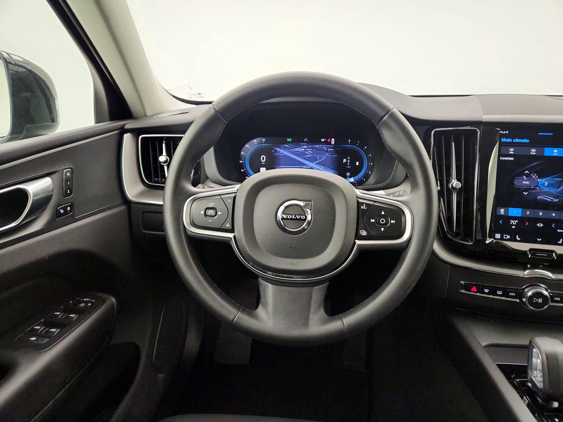 Thumbnail: 2025 Volvo XC60 - 10