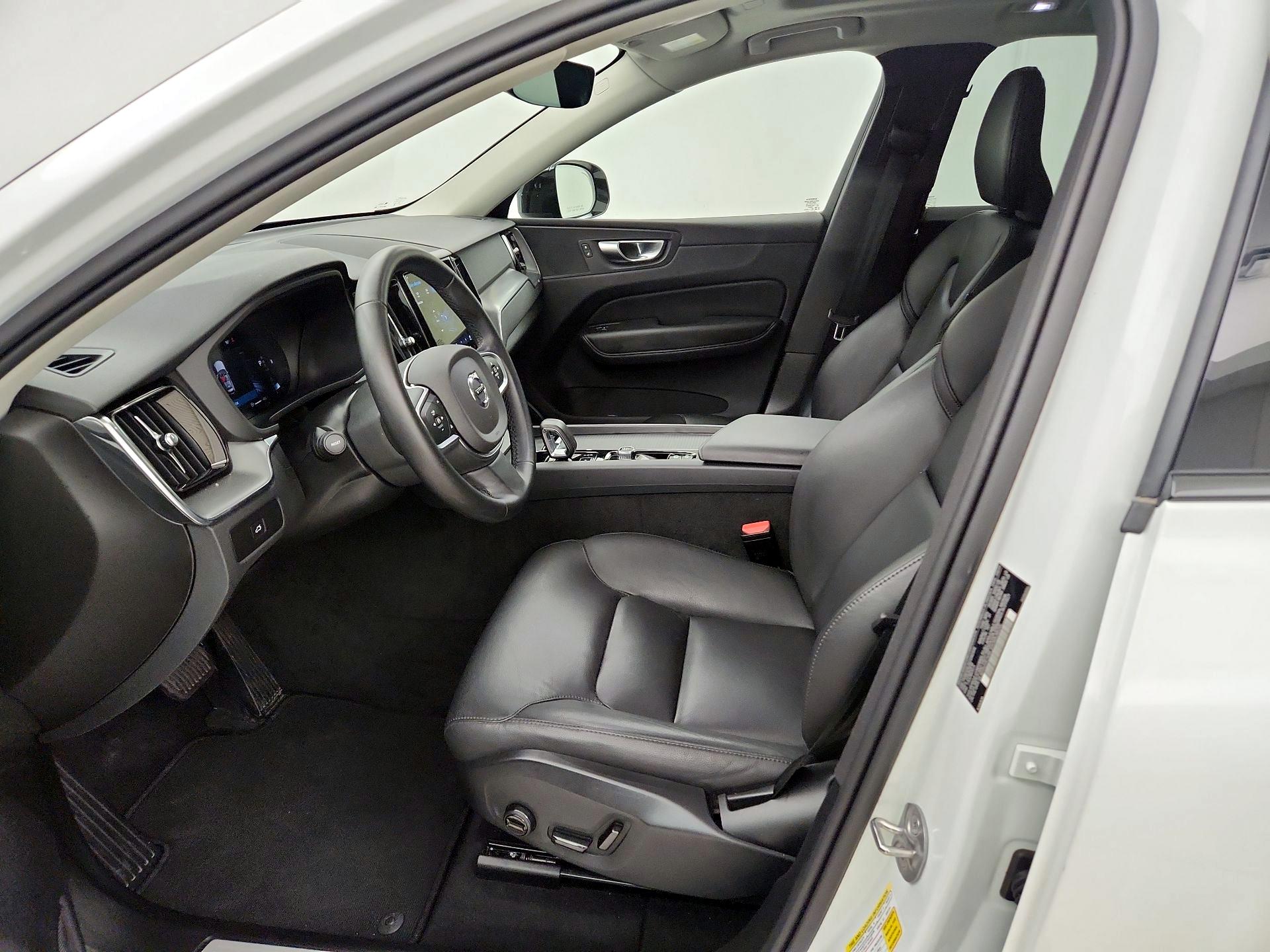 Thumbnail: 2025 Volvo XC60 - 11