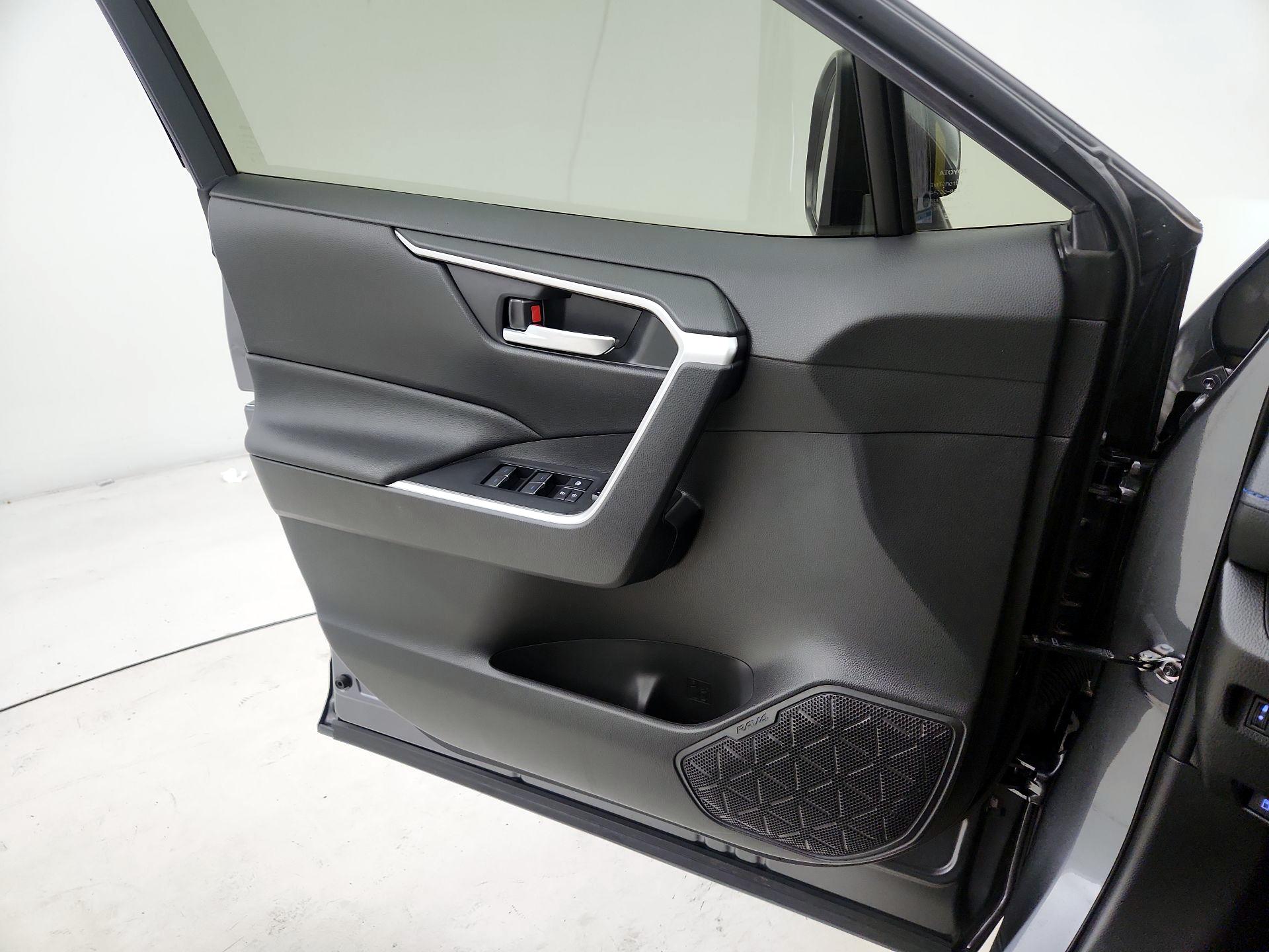 Thumbnail: 2022 Toyota RAV4 - 12