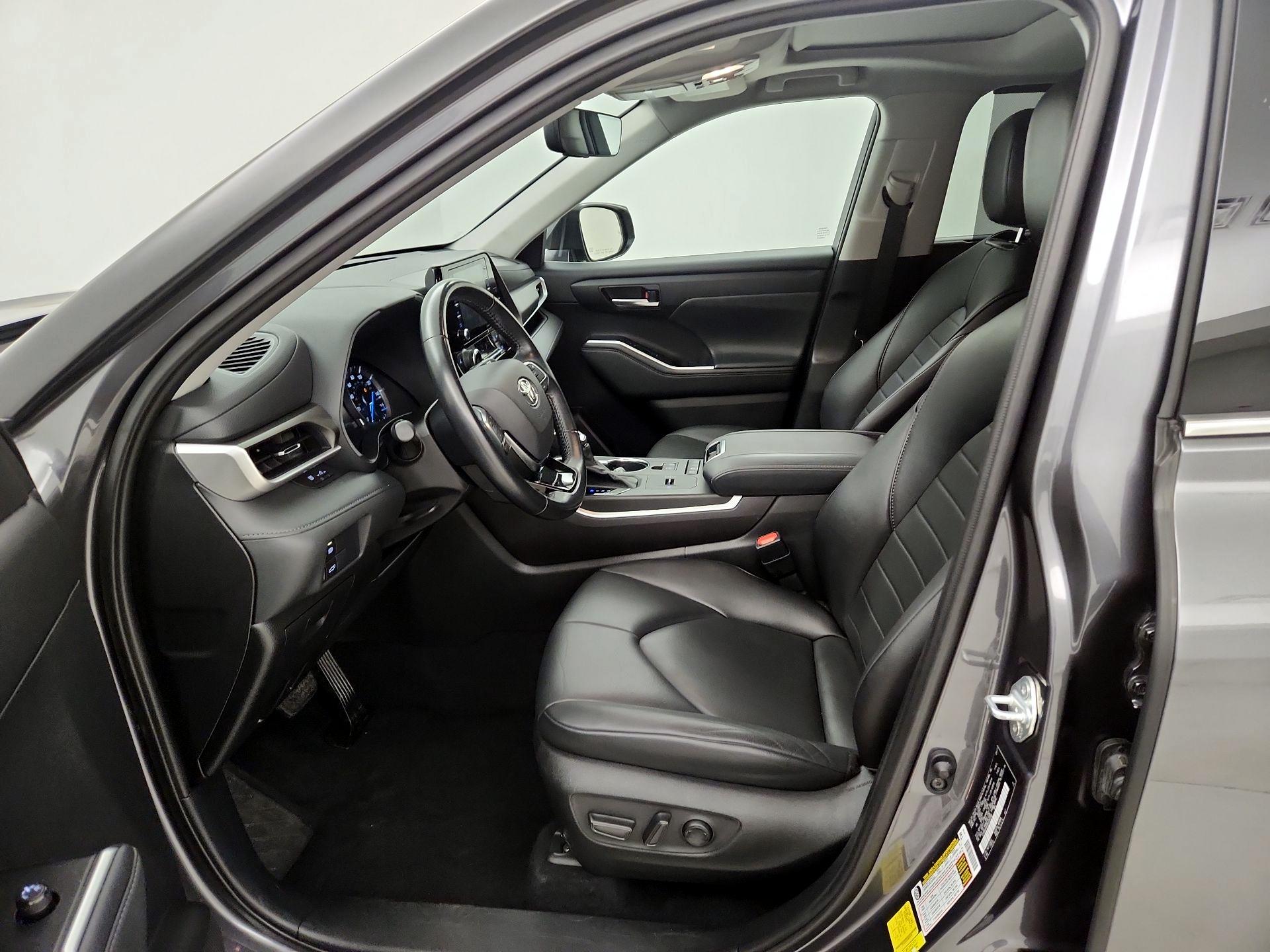 Thumbnail: 2021 Toyota Highlander - 11