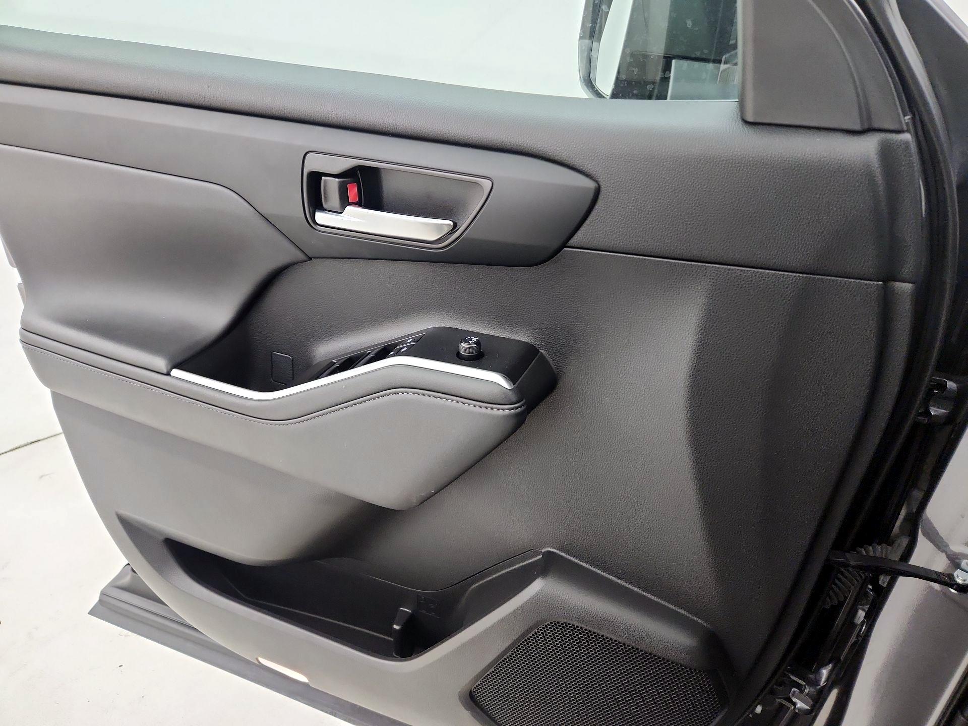 Thumbnail: 2021 Toyota Highlander - 12