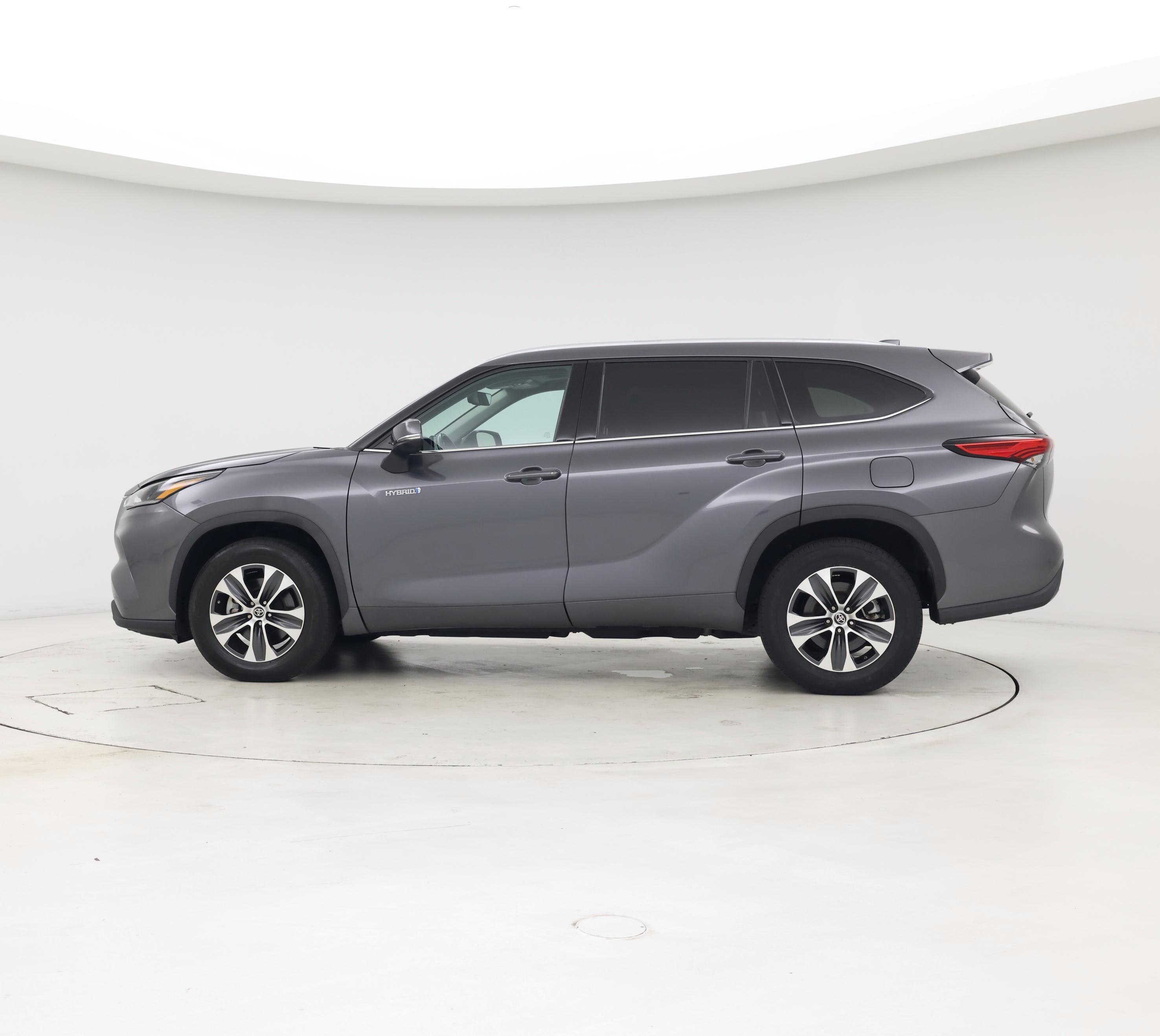 Thumbnail: 2021 Toyota Highlander - 3