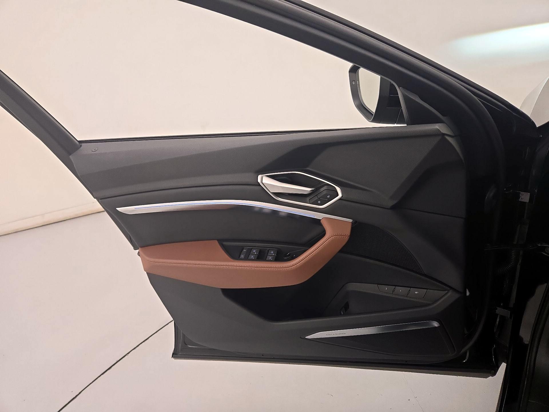 Thumbnail: 2023 Audi e-tron - 12