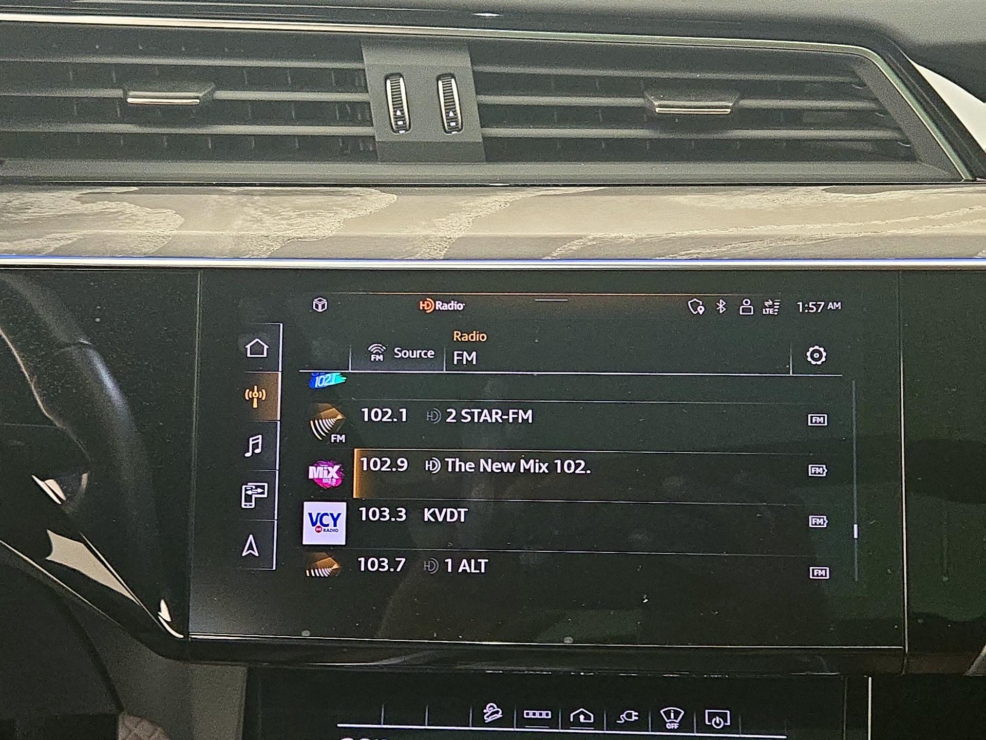 Thumbnail: 2023 Audi e-tron - 16