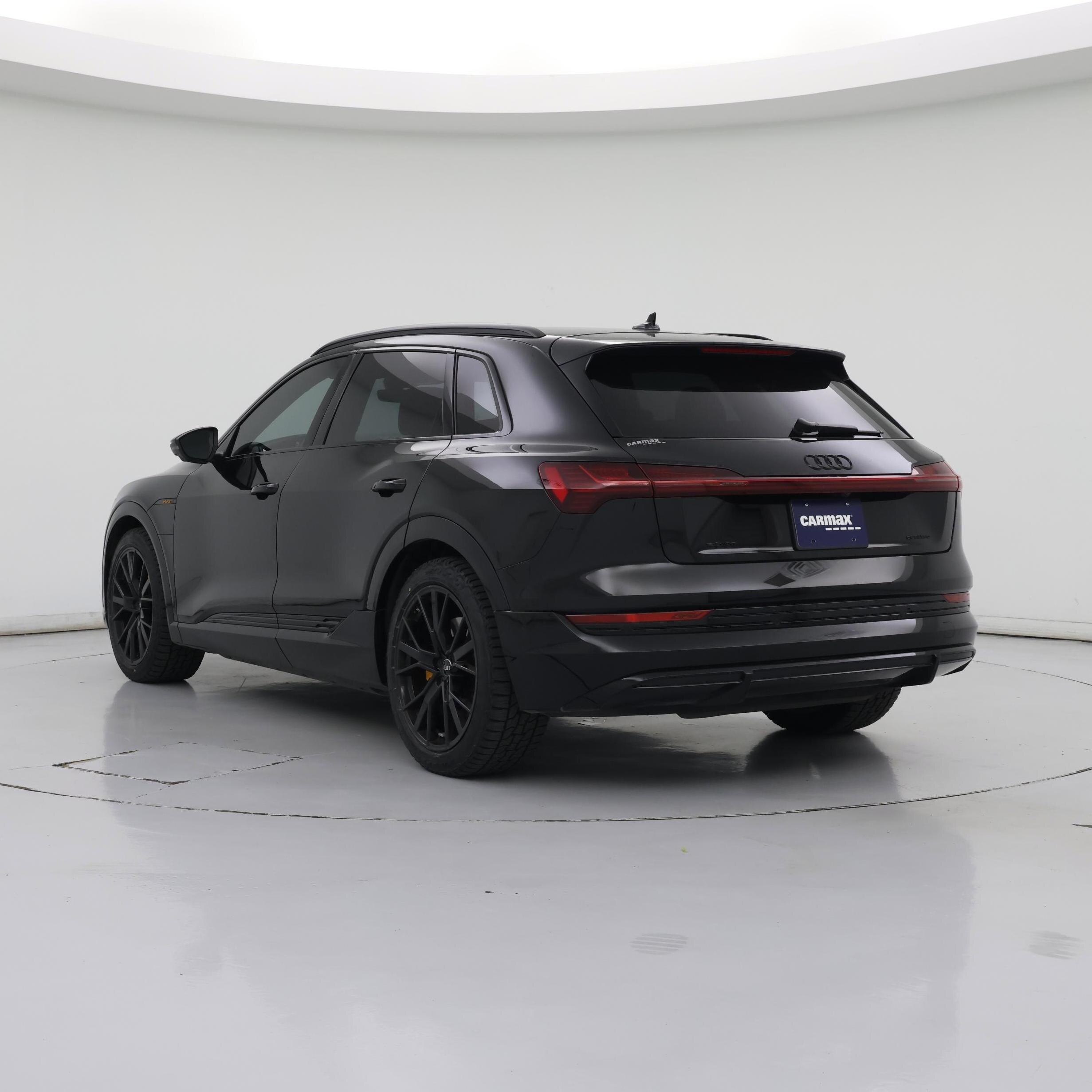 Thumbnail: 2023 Audi e-tron - 2