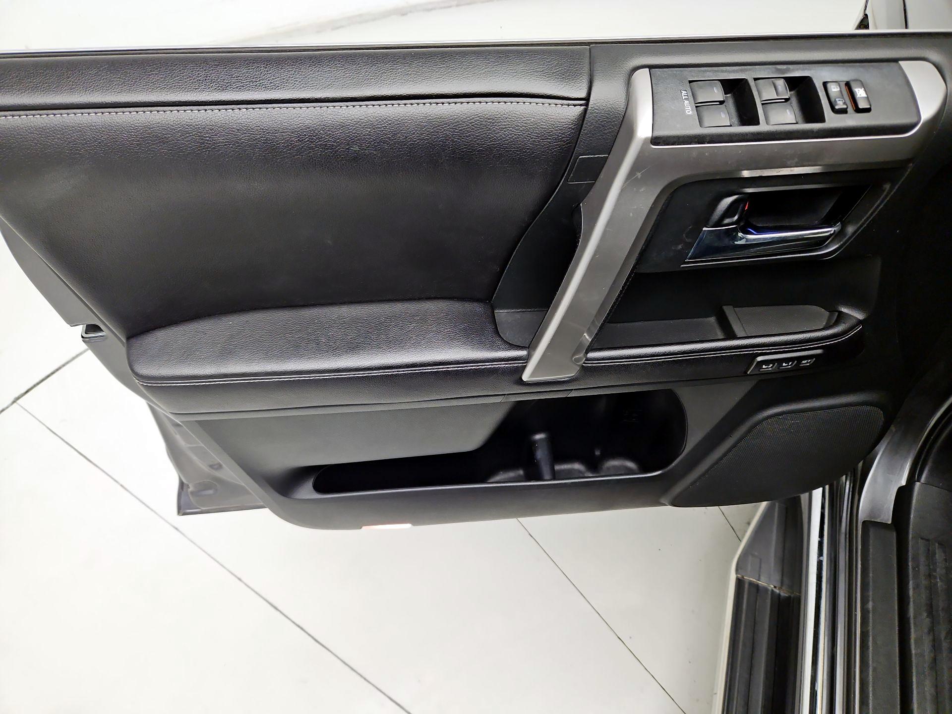 Thumbnail: 2016 Toyota 4Runner - 12