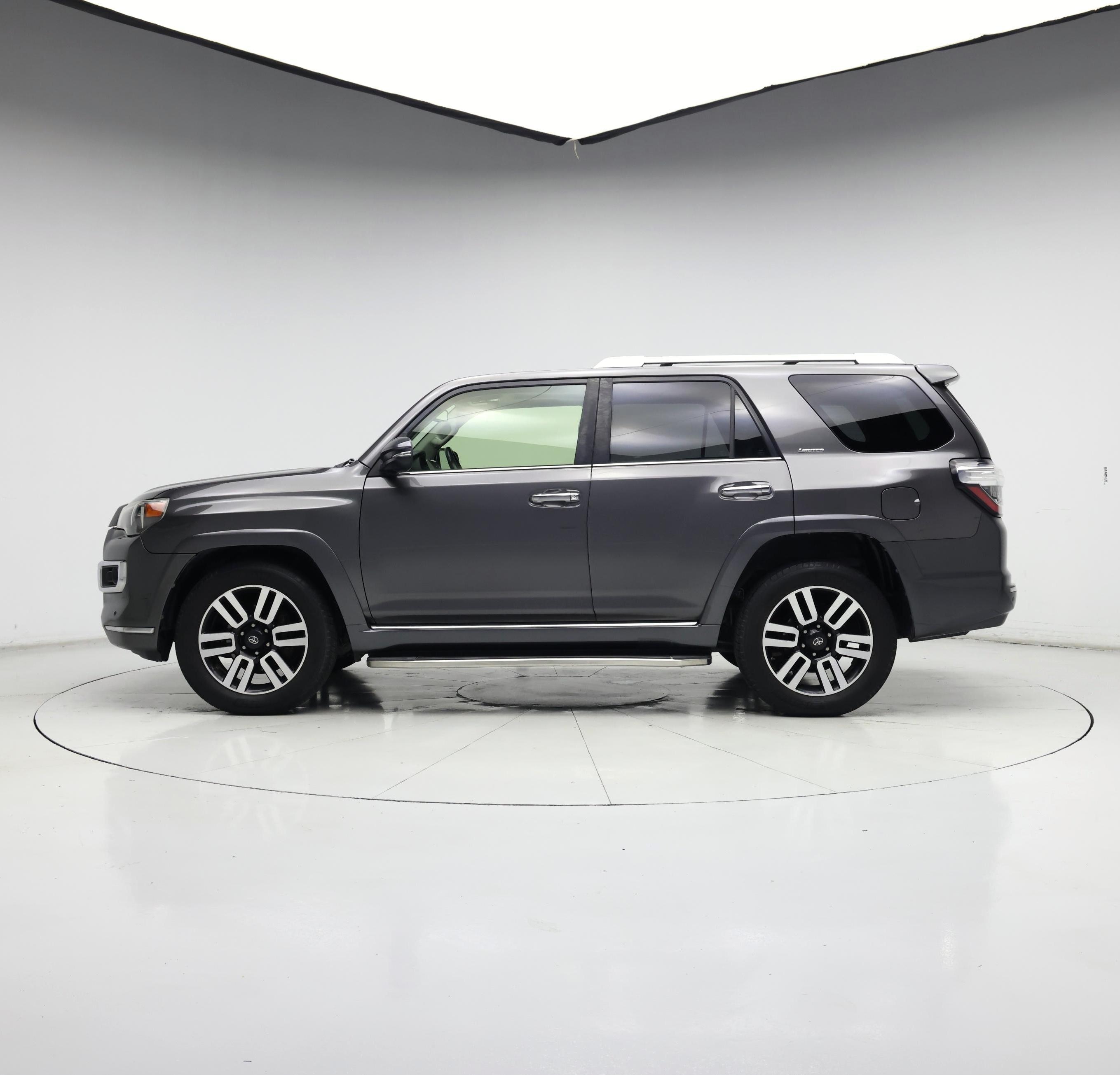 Thumbnail: 2016 Toyota 4Runner - 3