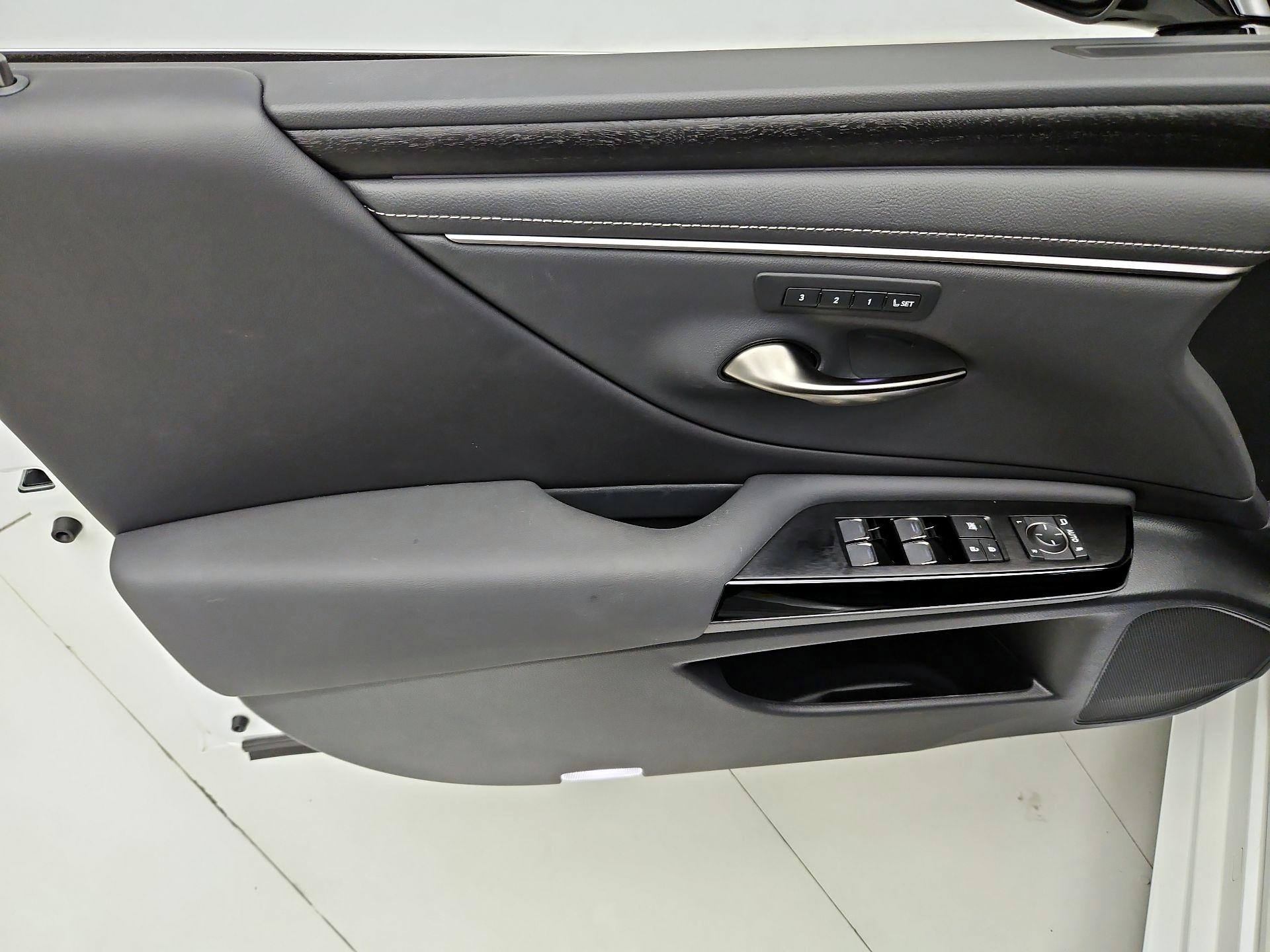 Thumbnail: 2024 Lexus ES - 12